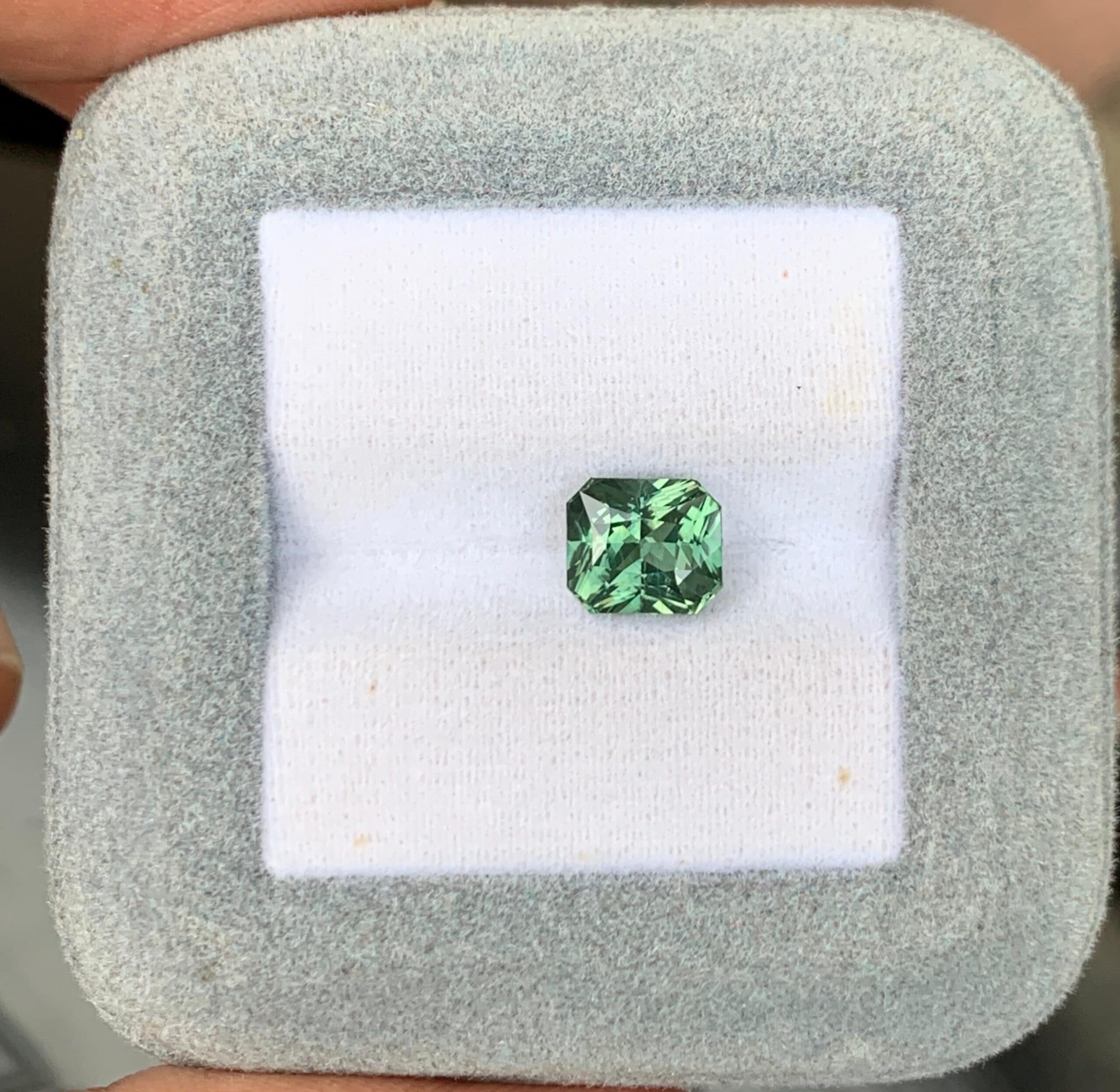 Saphir Vert Radiant de 2,57ct