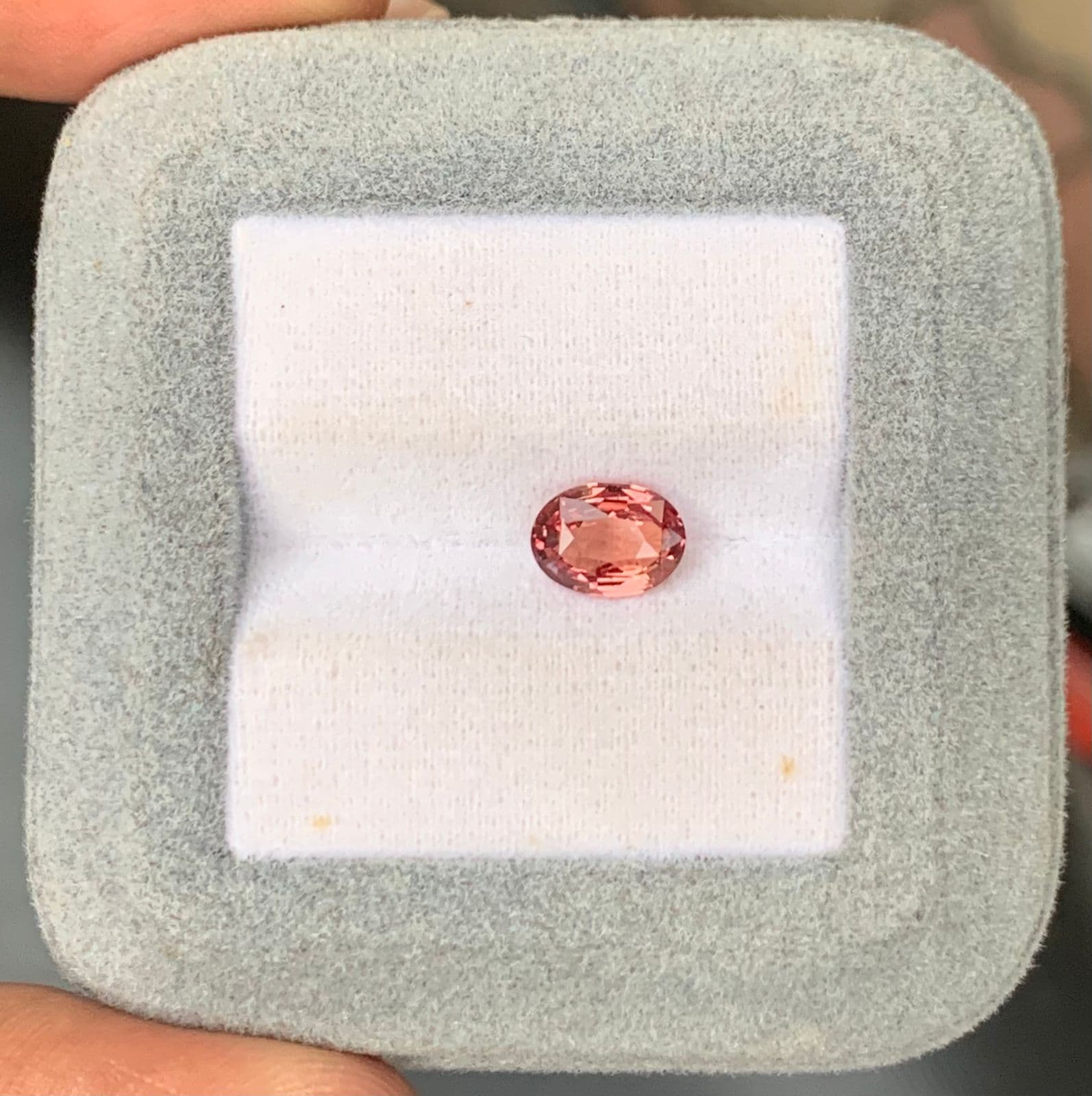Saphir Padparadscha Ovale de 1,55ct — Madagascar, Chauffé
