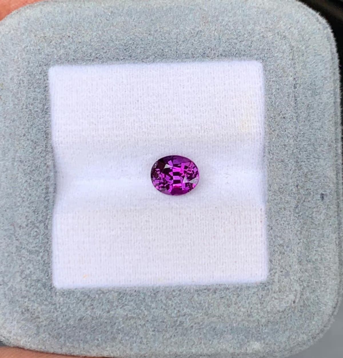 saphir violet 1,9 ct
