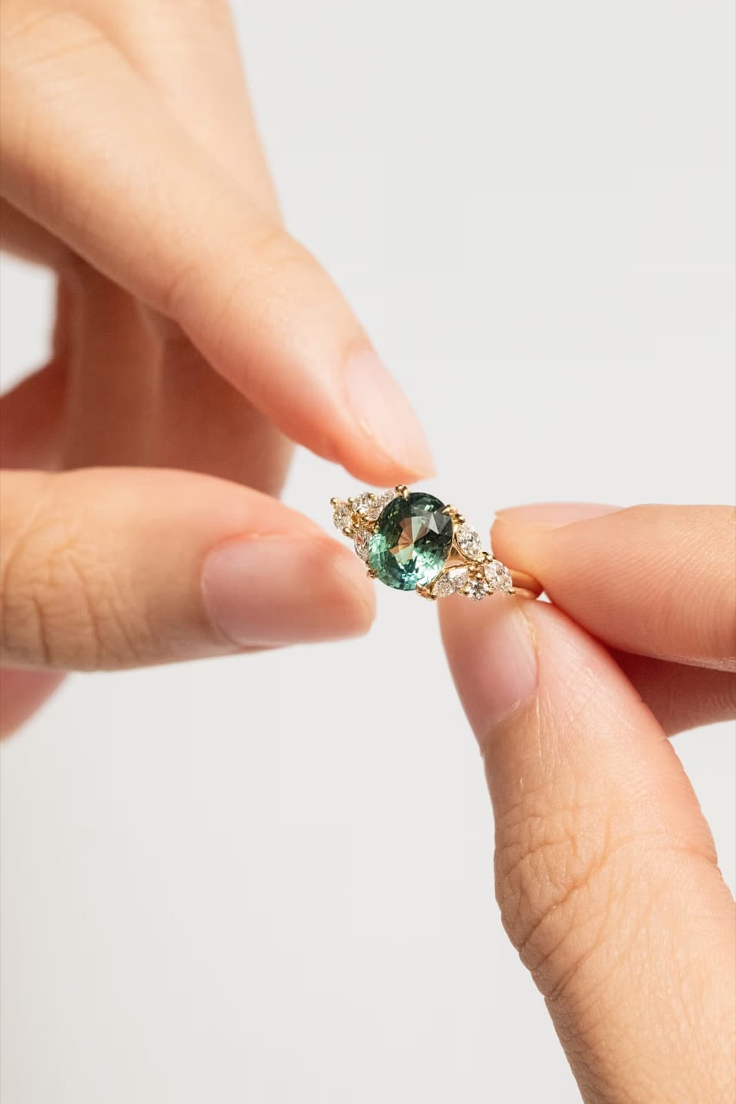 bague florale, saphir entouré de marquises