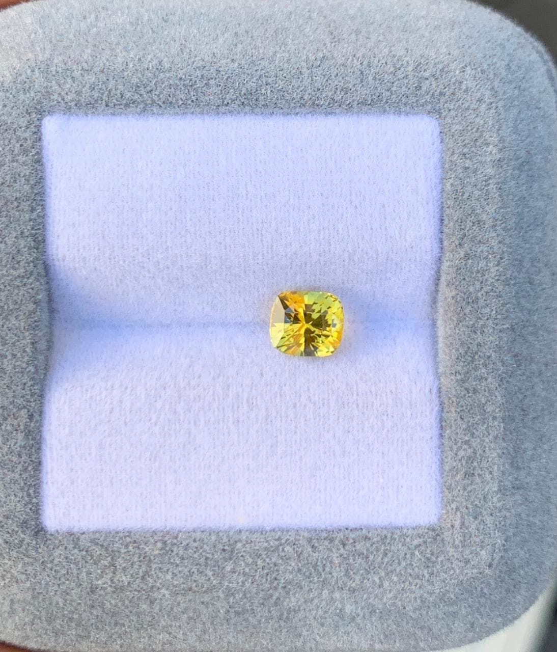 exemple — saphir jaune 1,14 ct