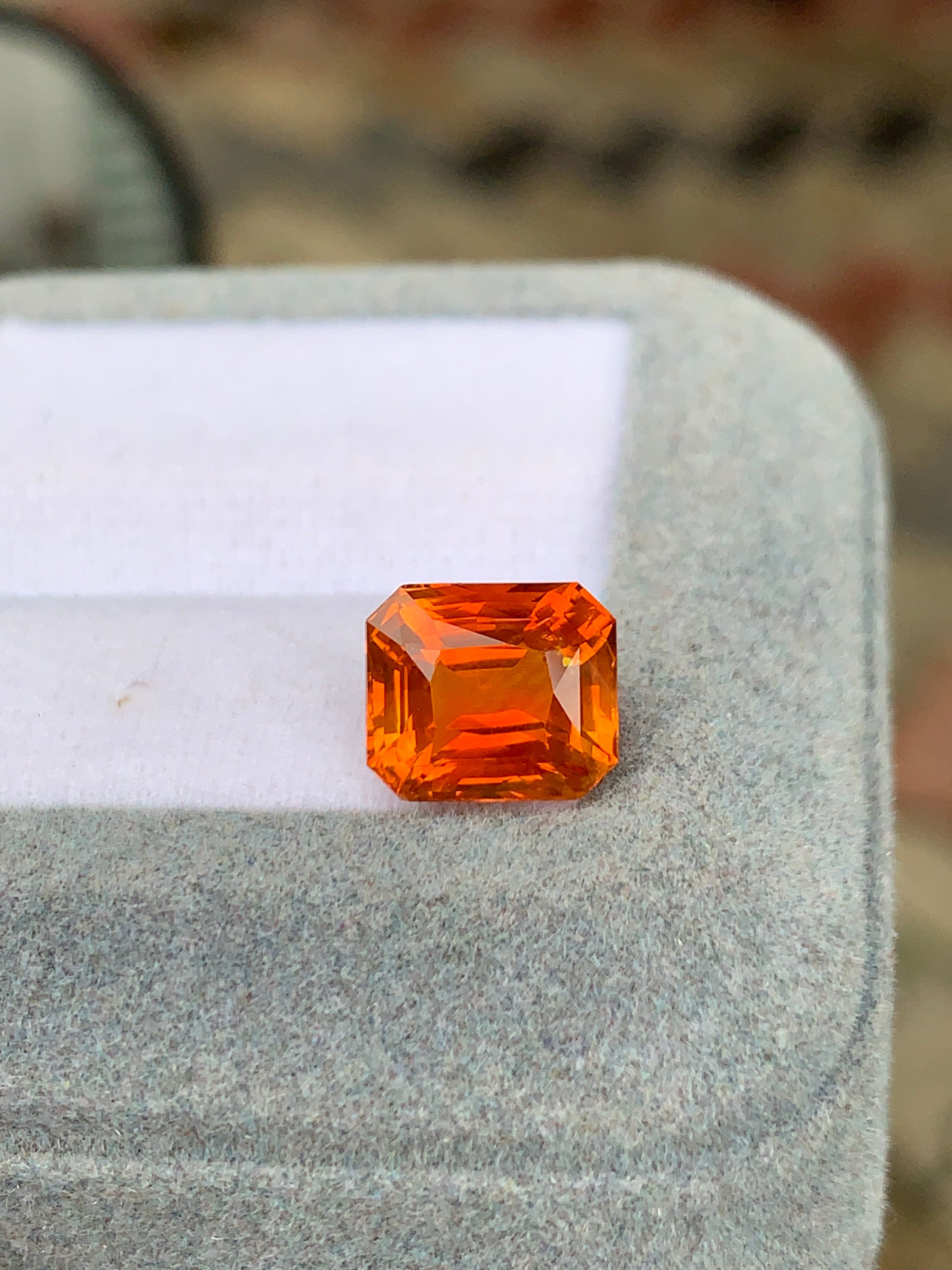 exemple — saphir orange 4,55 ct