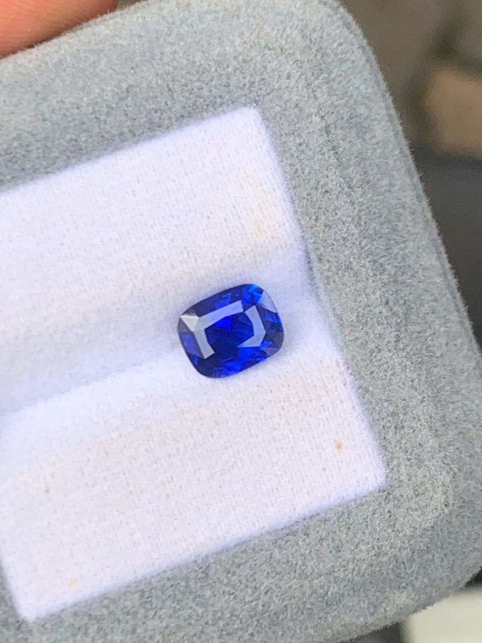 exemple — saphir bleu 2,06 ct