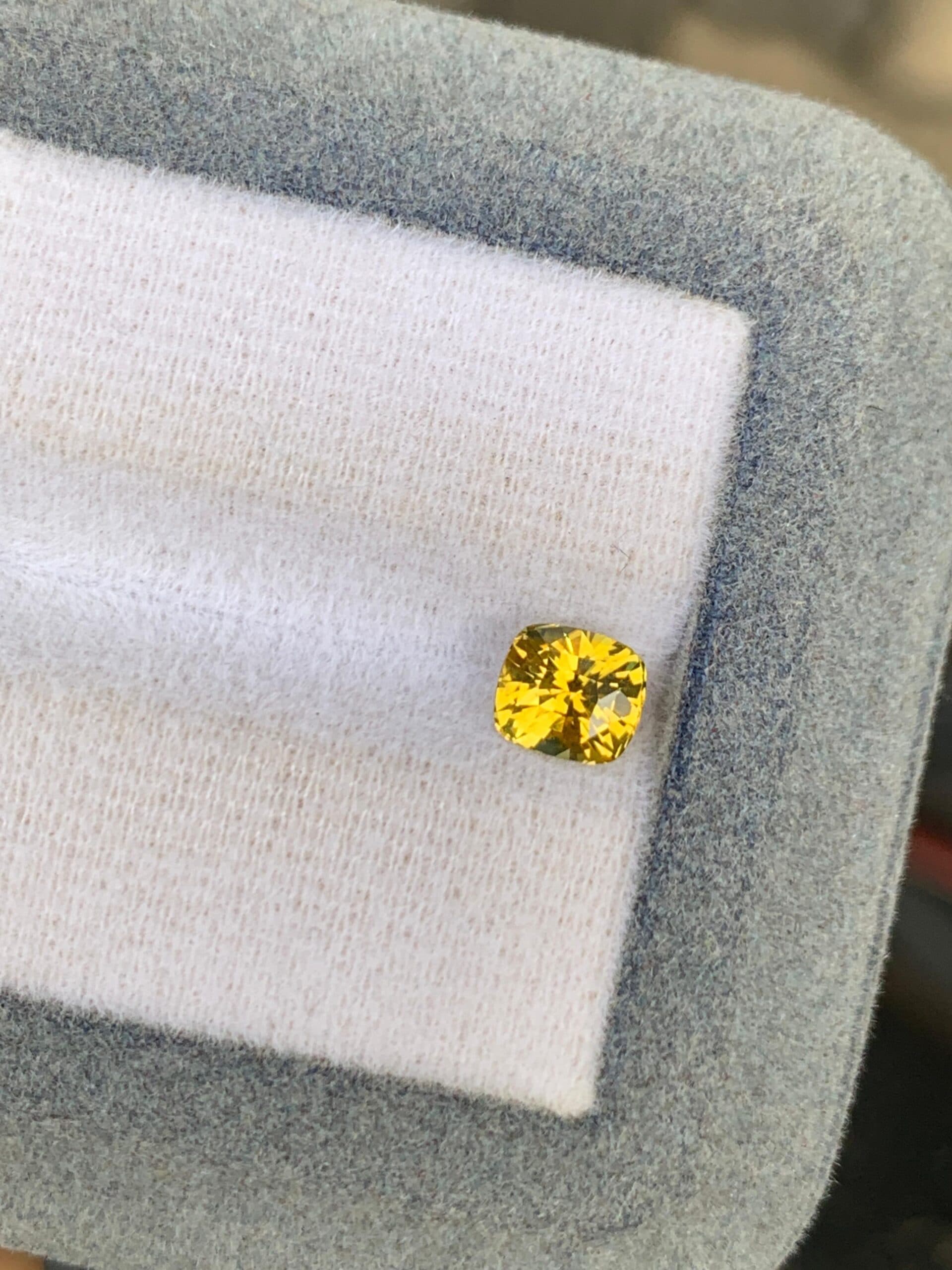 Saphir Jaune Coussin de 1,10ct