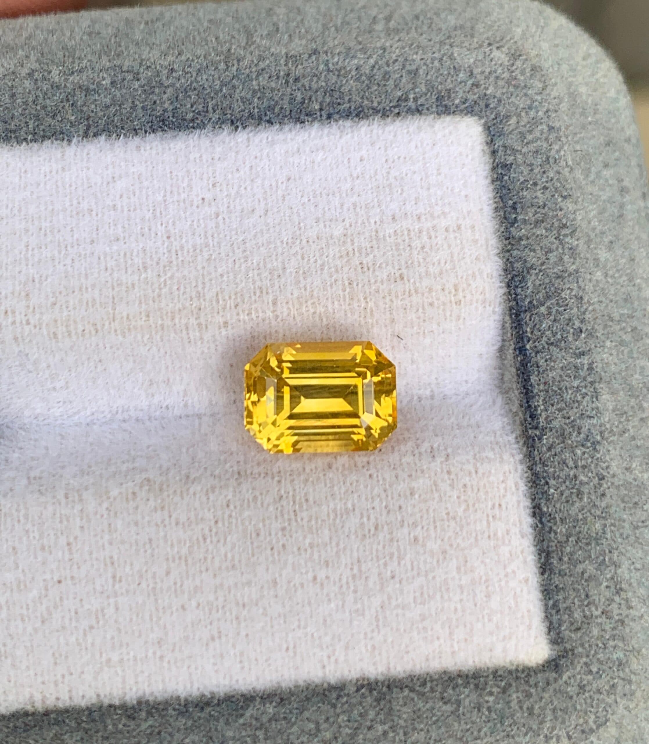 Saphir Jaune Rectangle de 3,20ct
