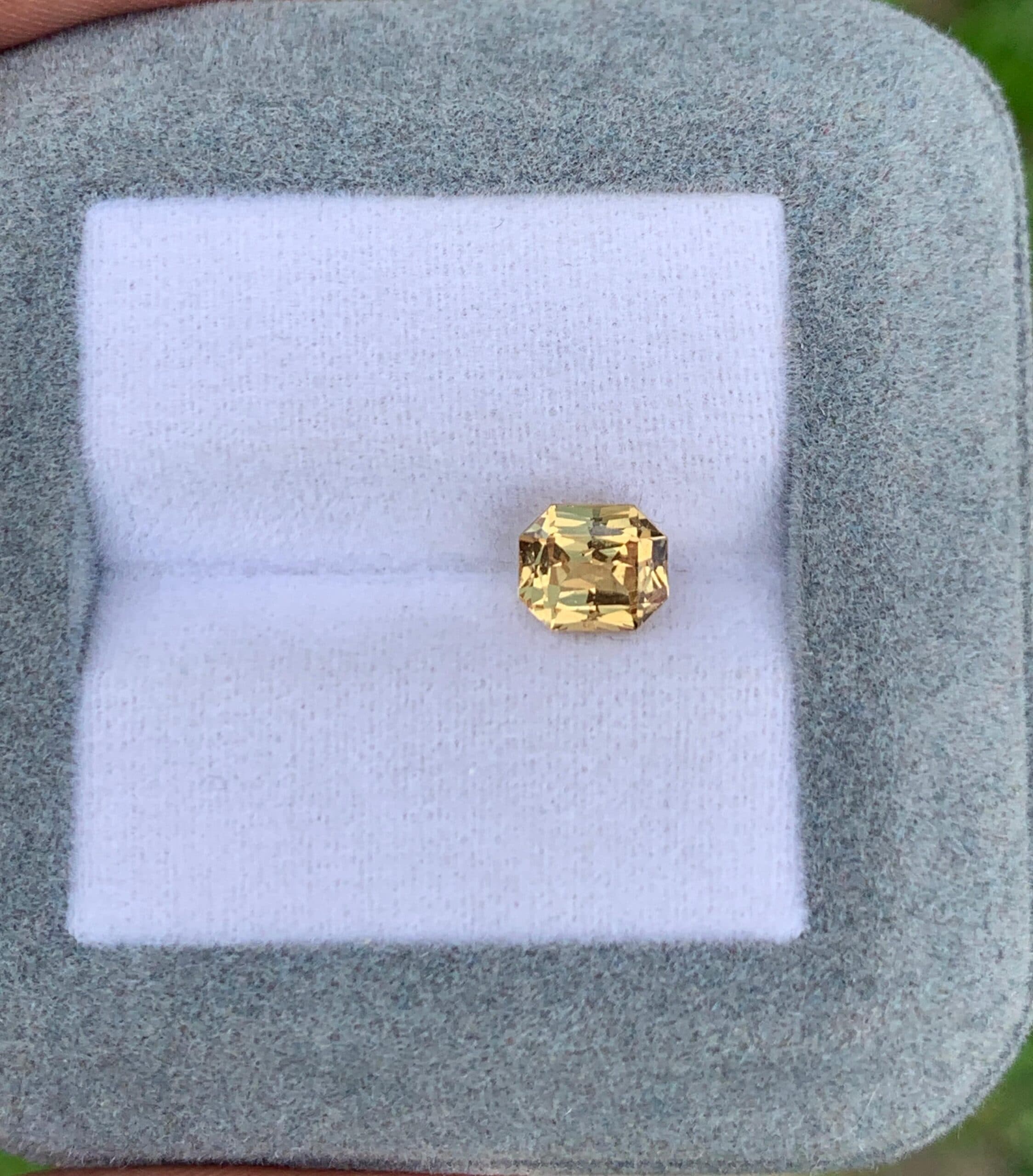 Saphir Jaune Carré de 1,61ct