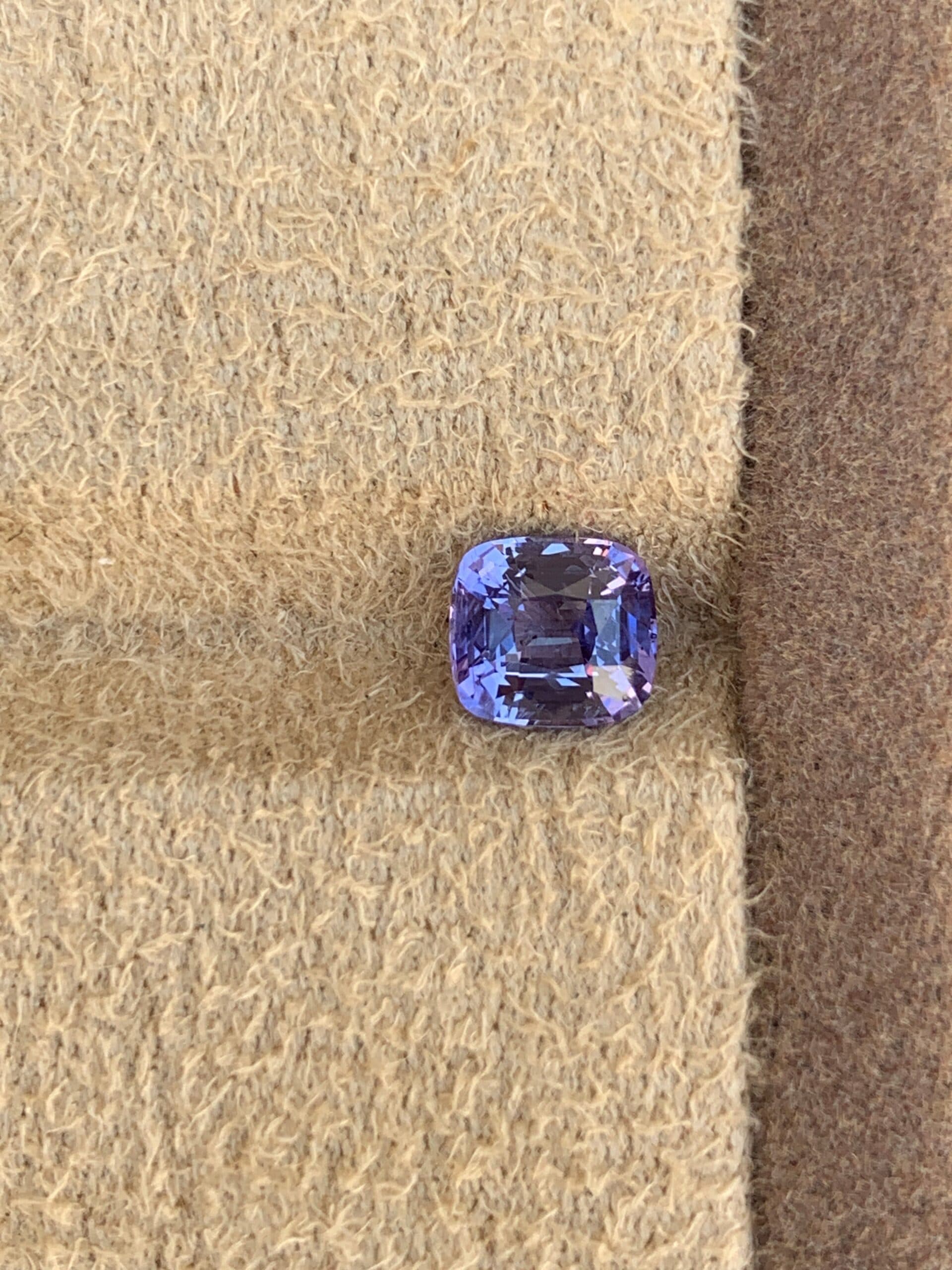 Saphir Violet Coussin de 1,62ct
