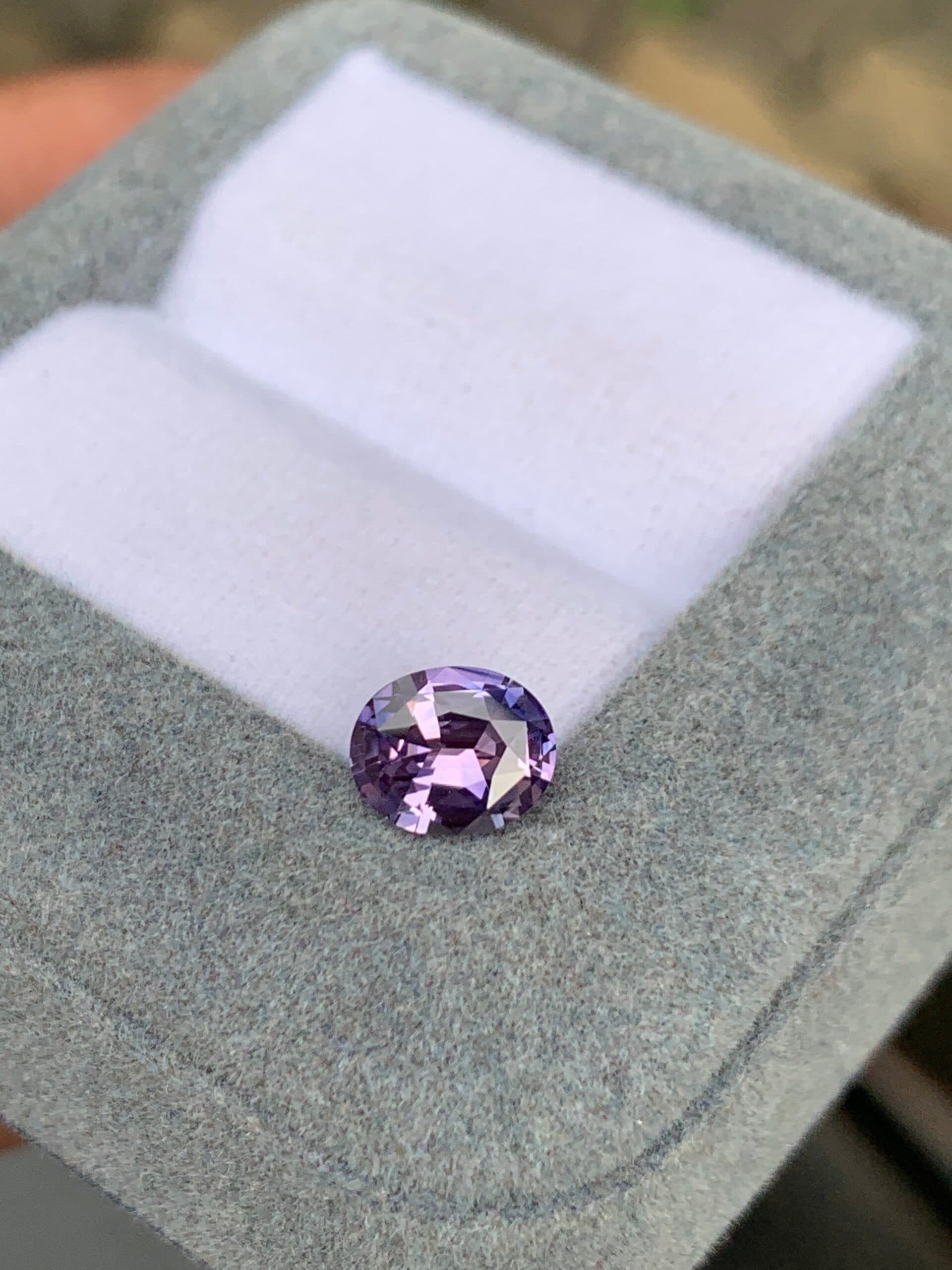 Saphir Violet Ovale de 1,39ct