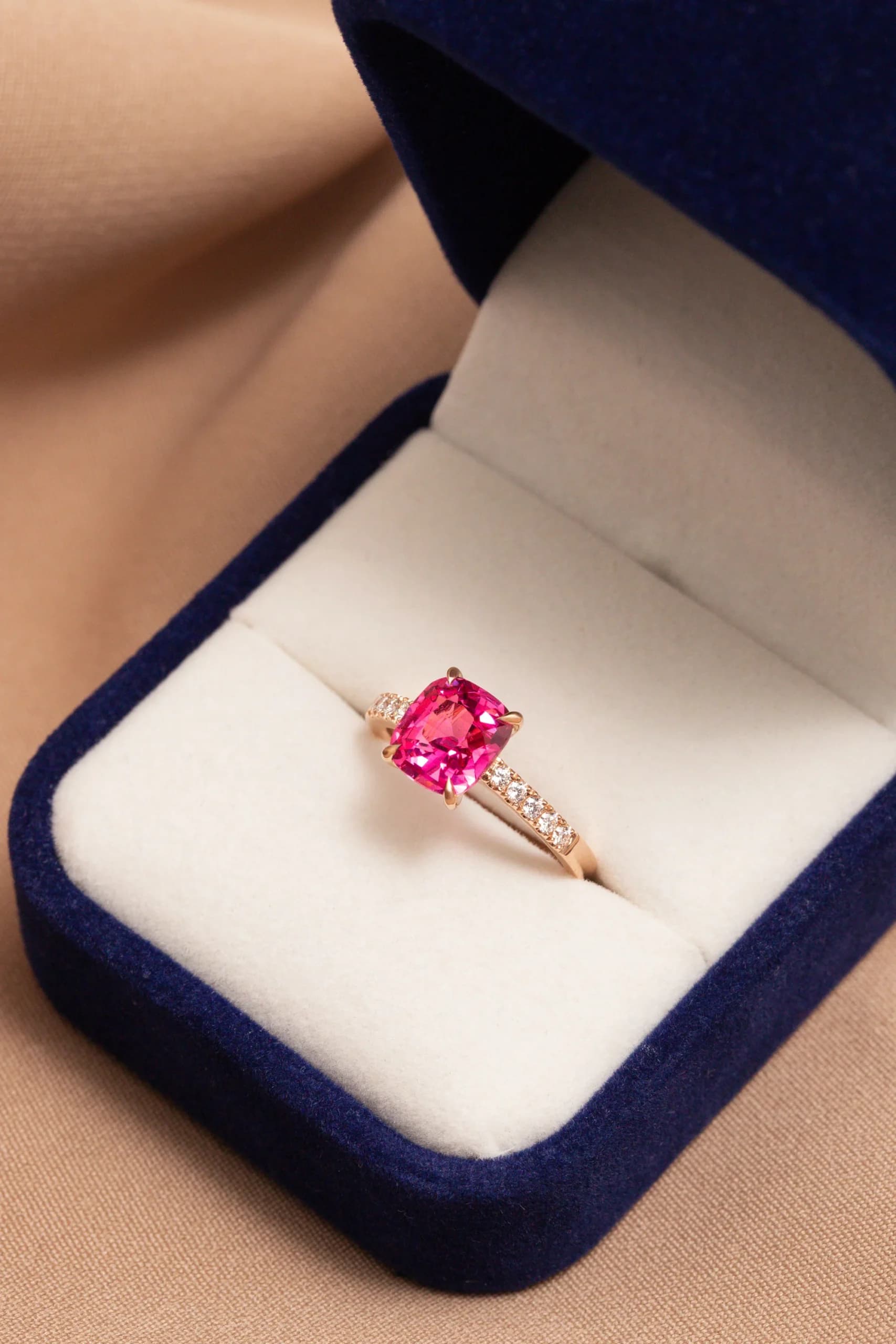 bague de fiançailles spinelle rose