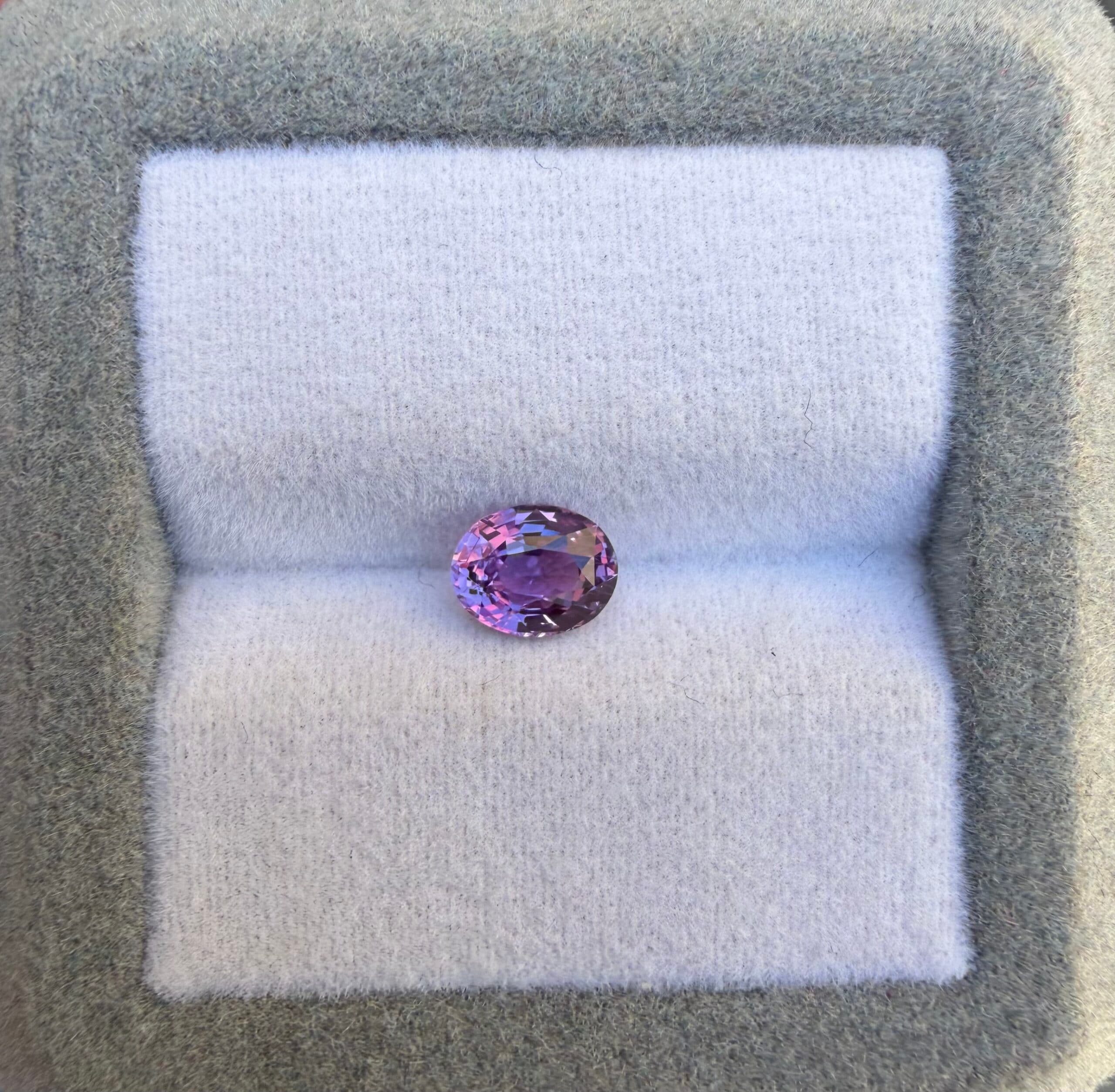 Saphir Violet Ovale de 1,05ct (2)