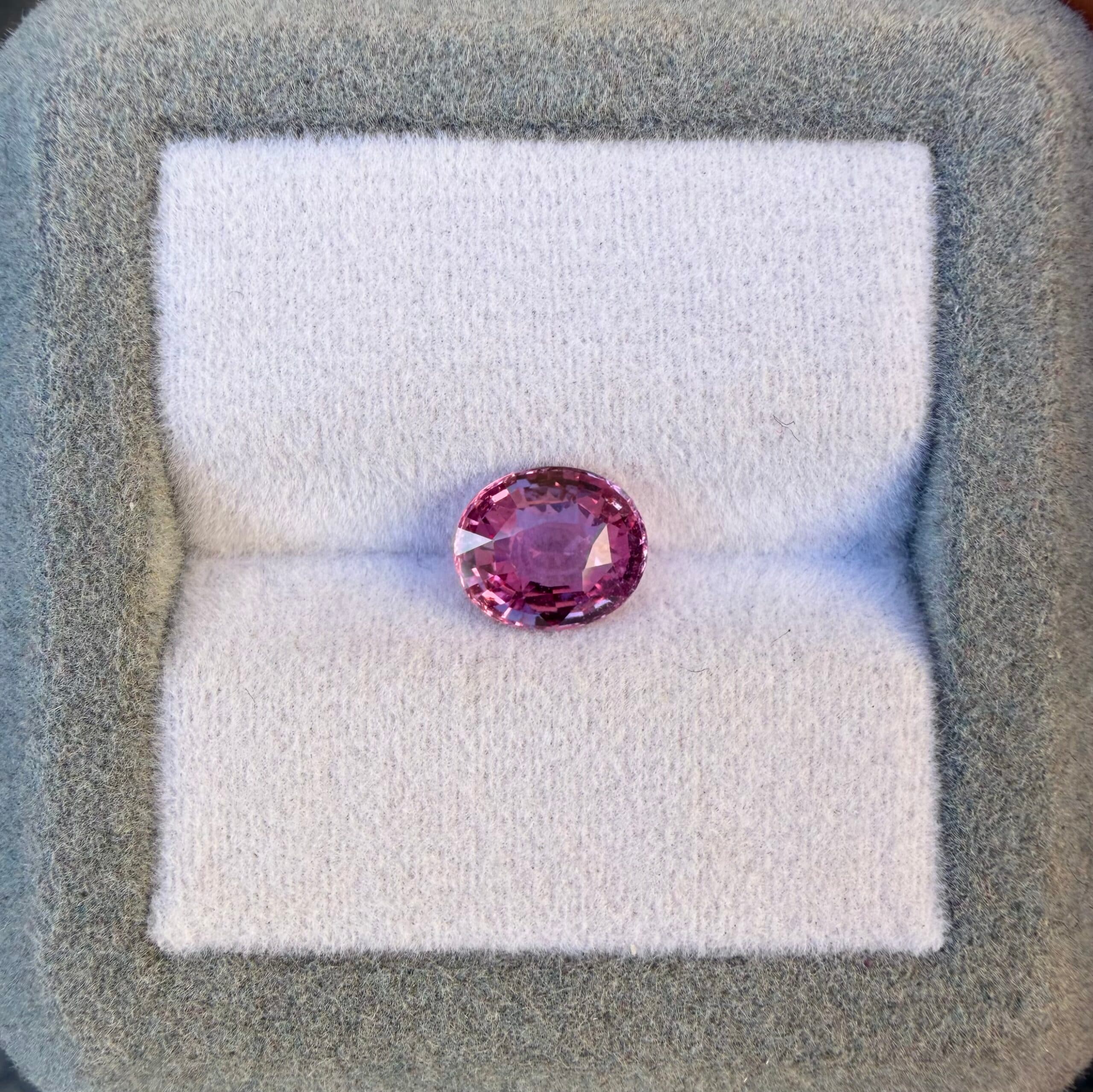 Saphir Violet Ovale de 1,58ct — Sri Lanka