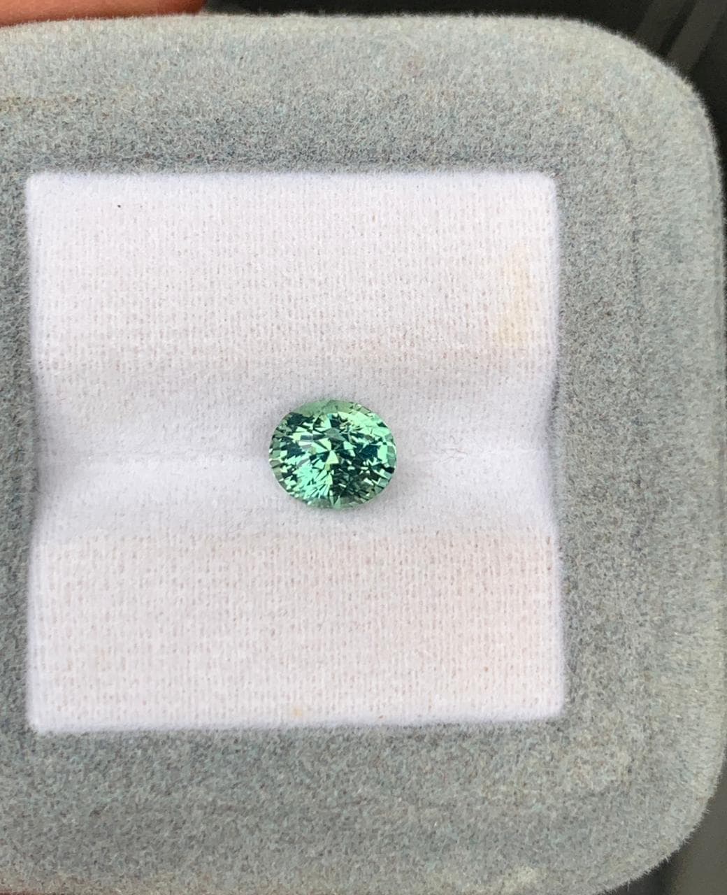 Saphir Vert Ovale de 2,03ct — Madagascar