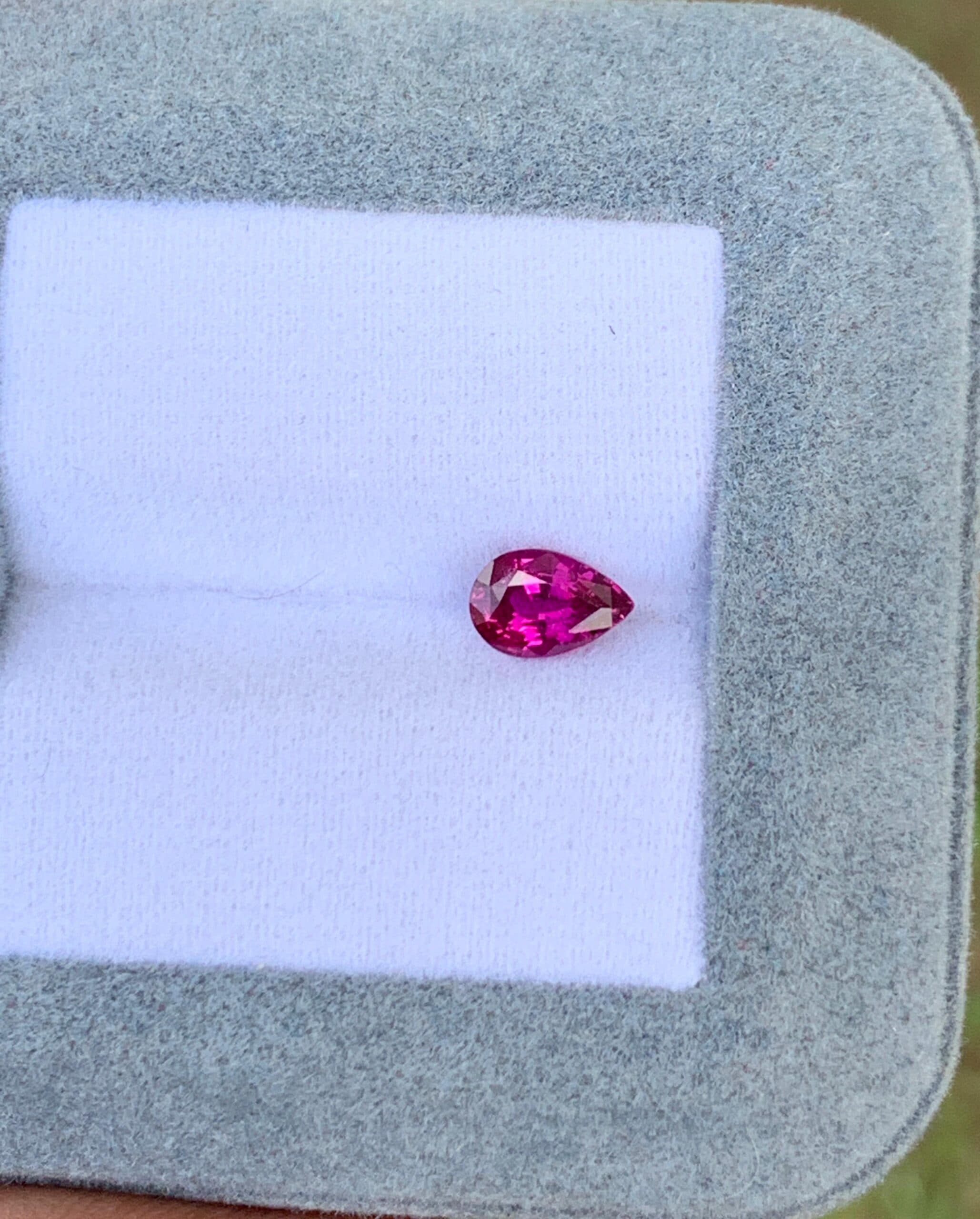 Saphir Rose Poire de 0,85ct — Madagascar