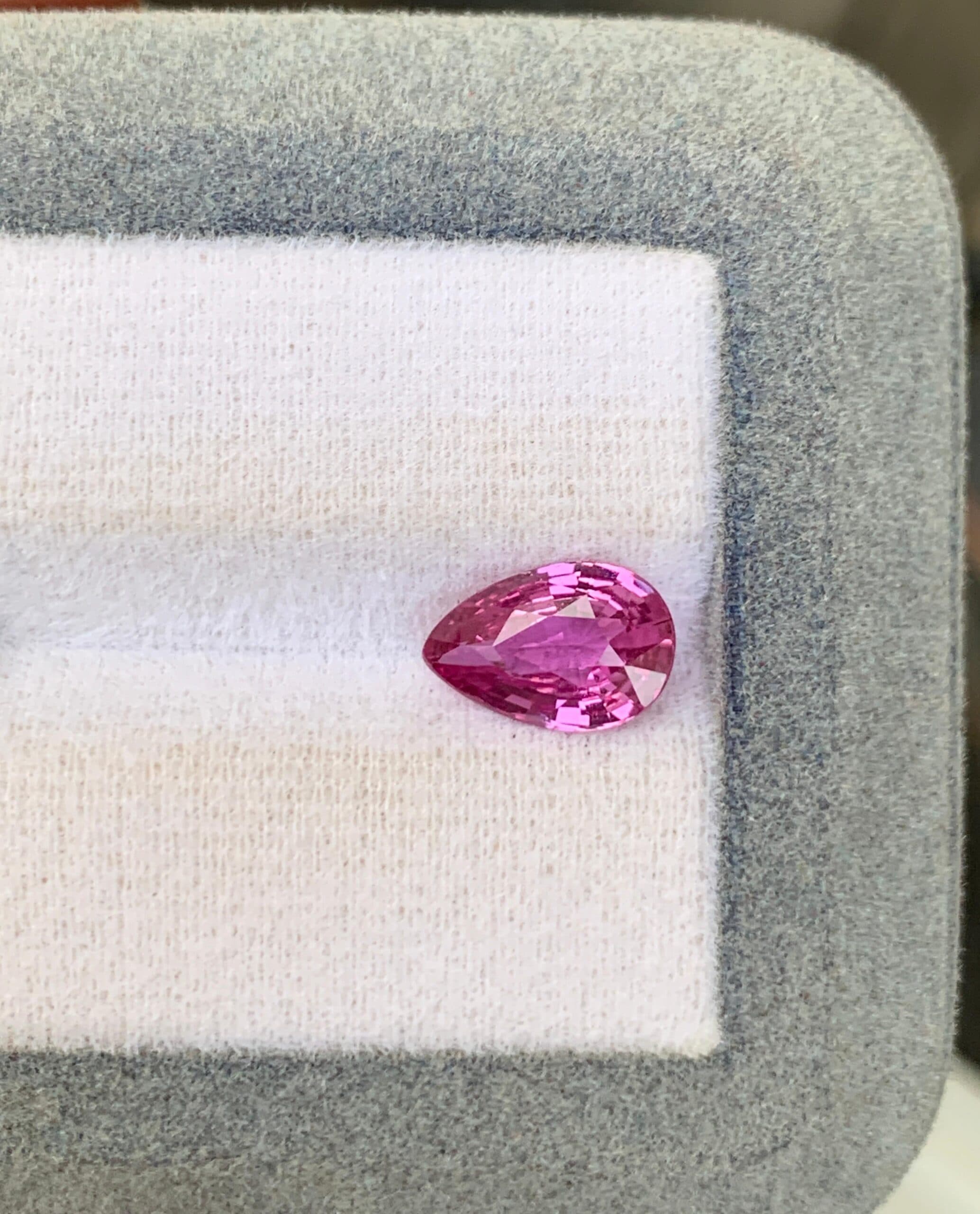 Saphir Rose Poire de 2,25ct — Madagascar