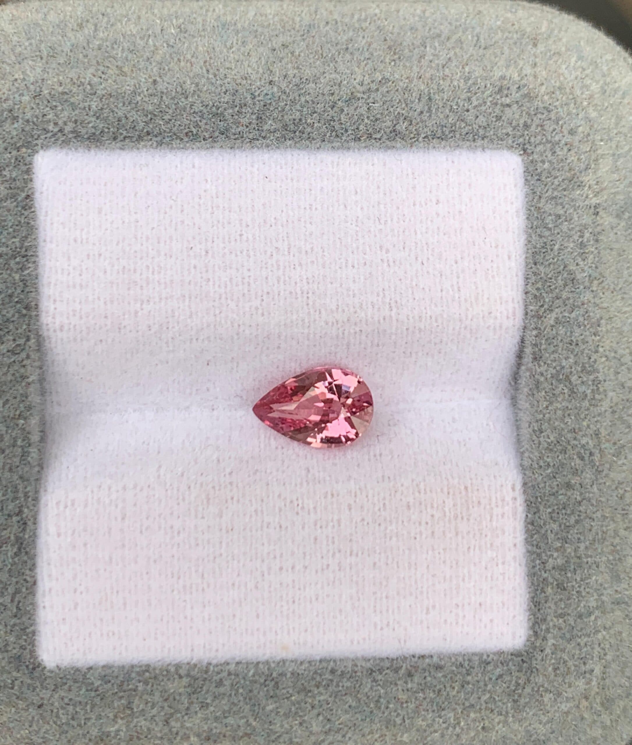 Saphir Padparadscha Poire de 1,07ct