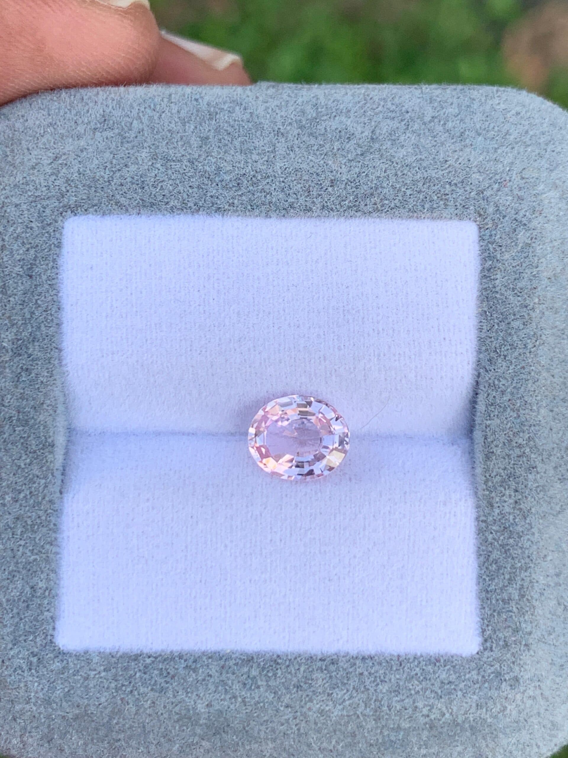 Saphir Orange Ovale de 1,56ct