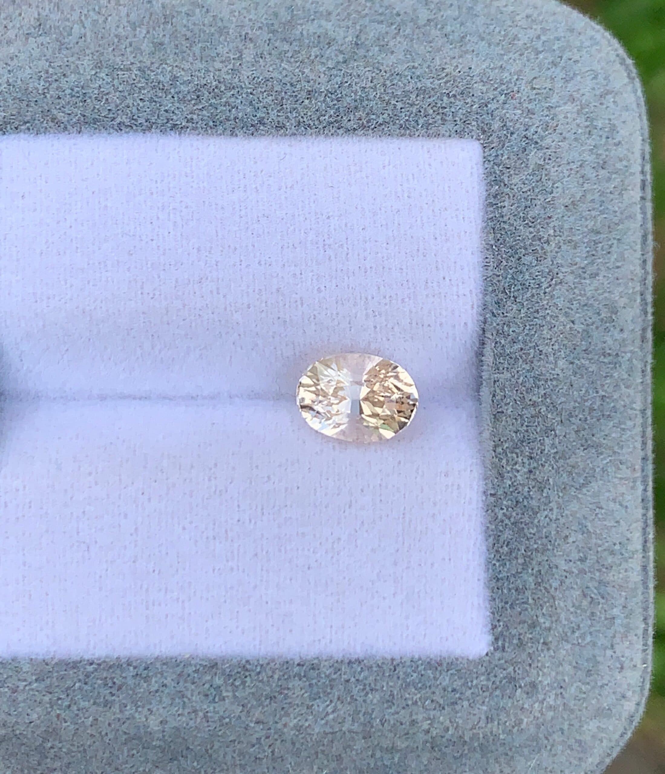 Saphir Orange Ovale de 1,69ct