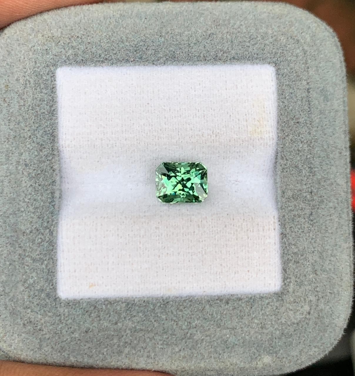 Saphir Vert Radiant de 2,20ct — Madagascar