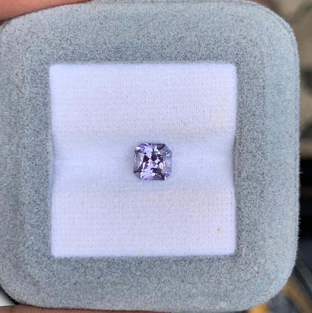 Saphir Violet Radiant de 1,62ct — Madagascar