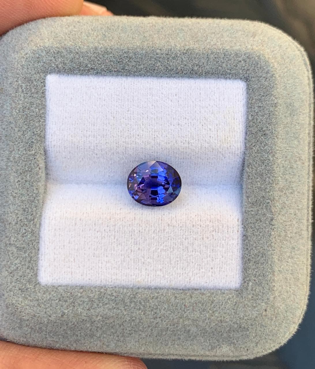 Saphir Violet Ovale de 2,49ct