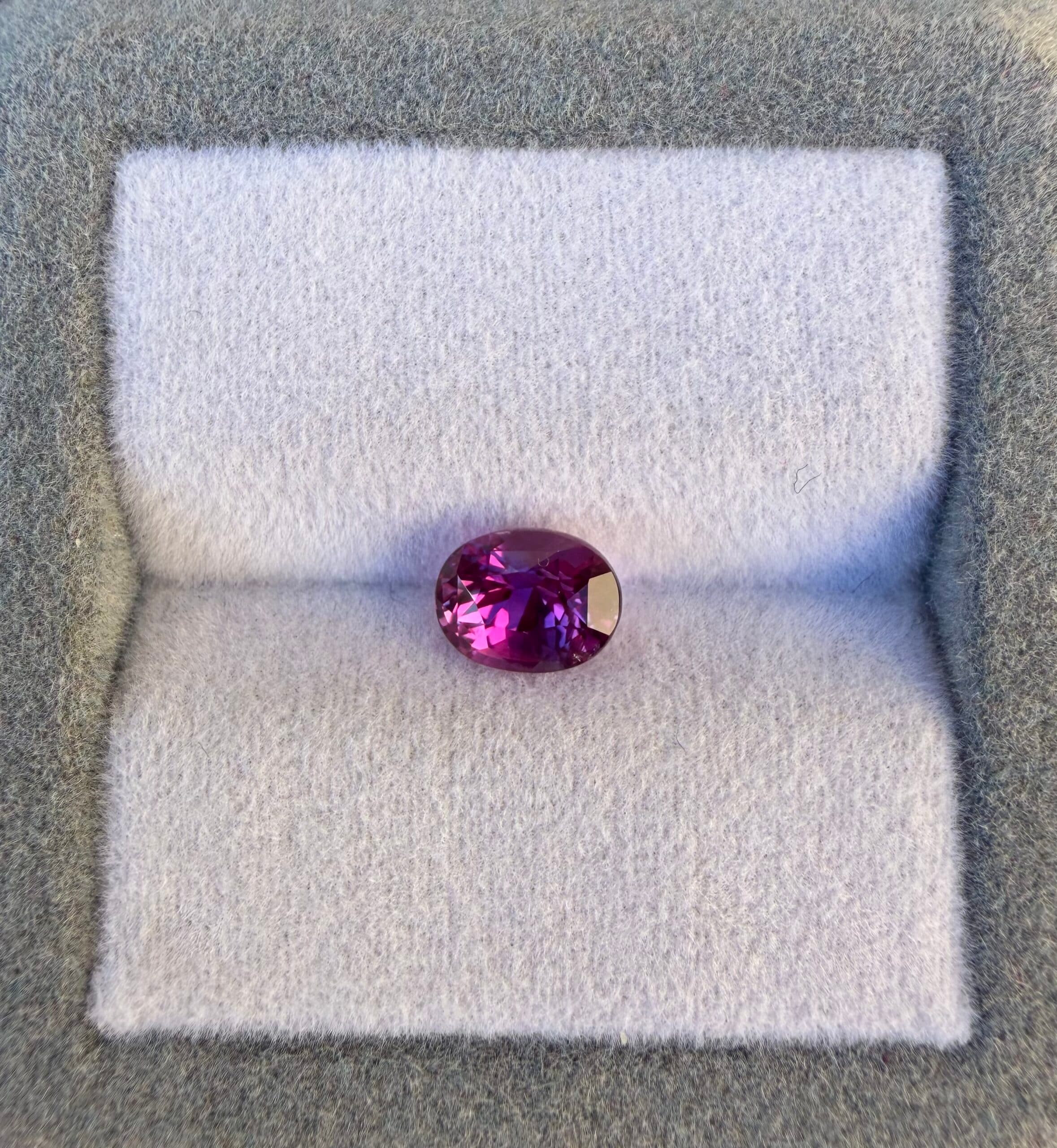 Saphir Violet Ovale de 1,49ct