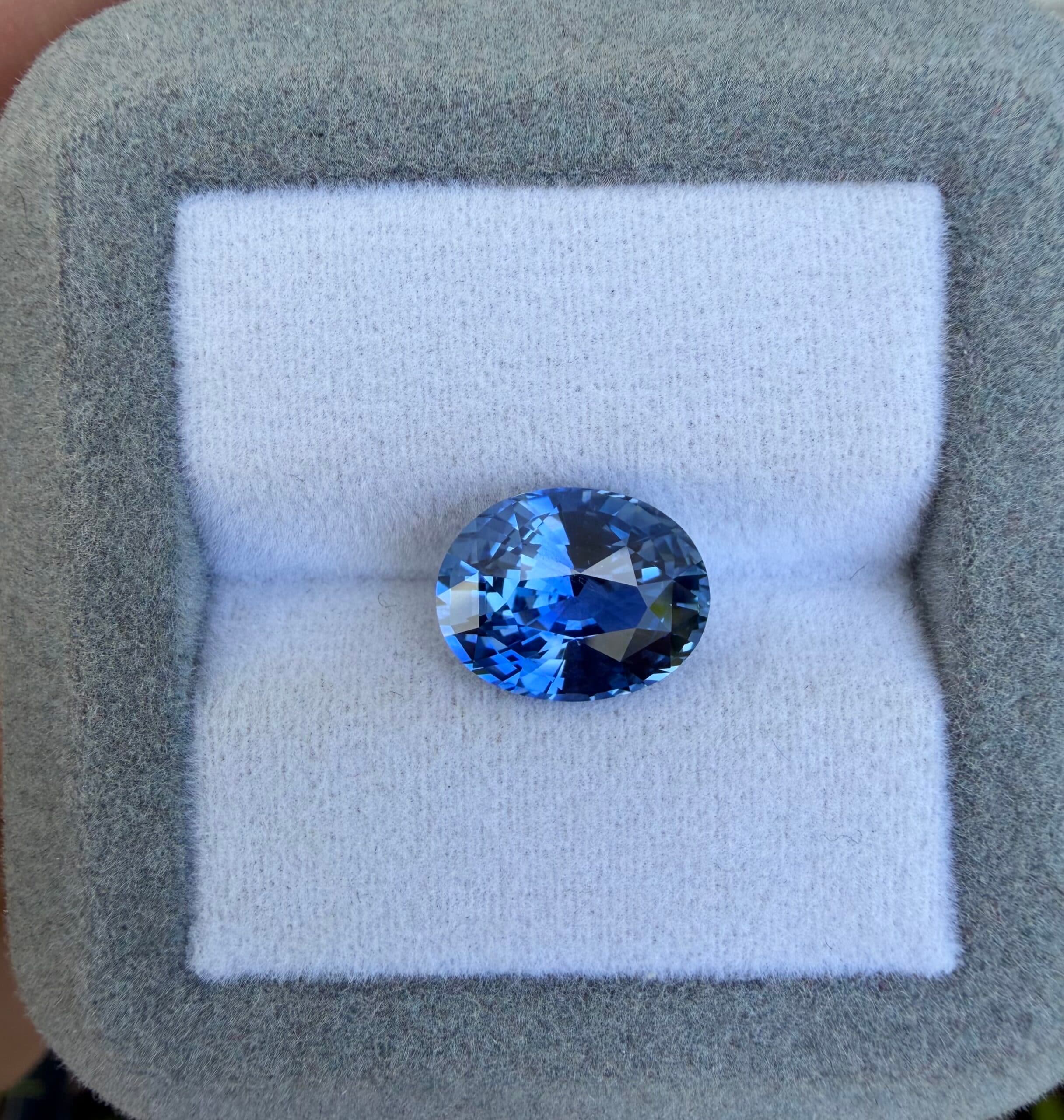 Saphir Bleu Ovale de 4,66ct
