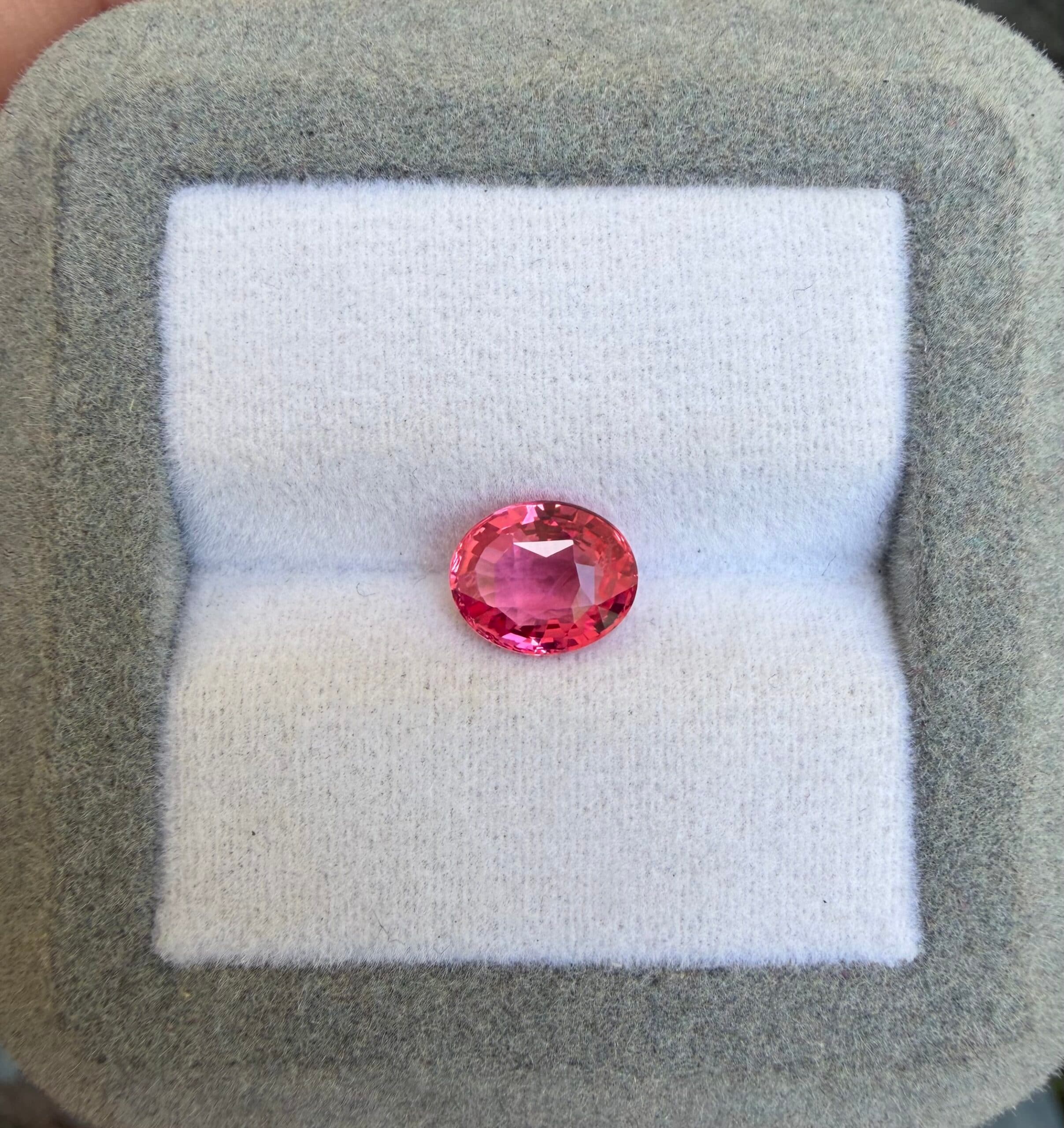 Spinelle Rose Ovale de 1,56ct