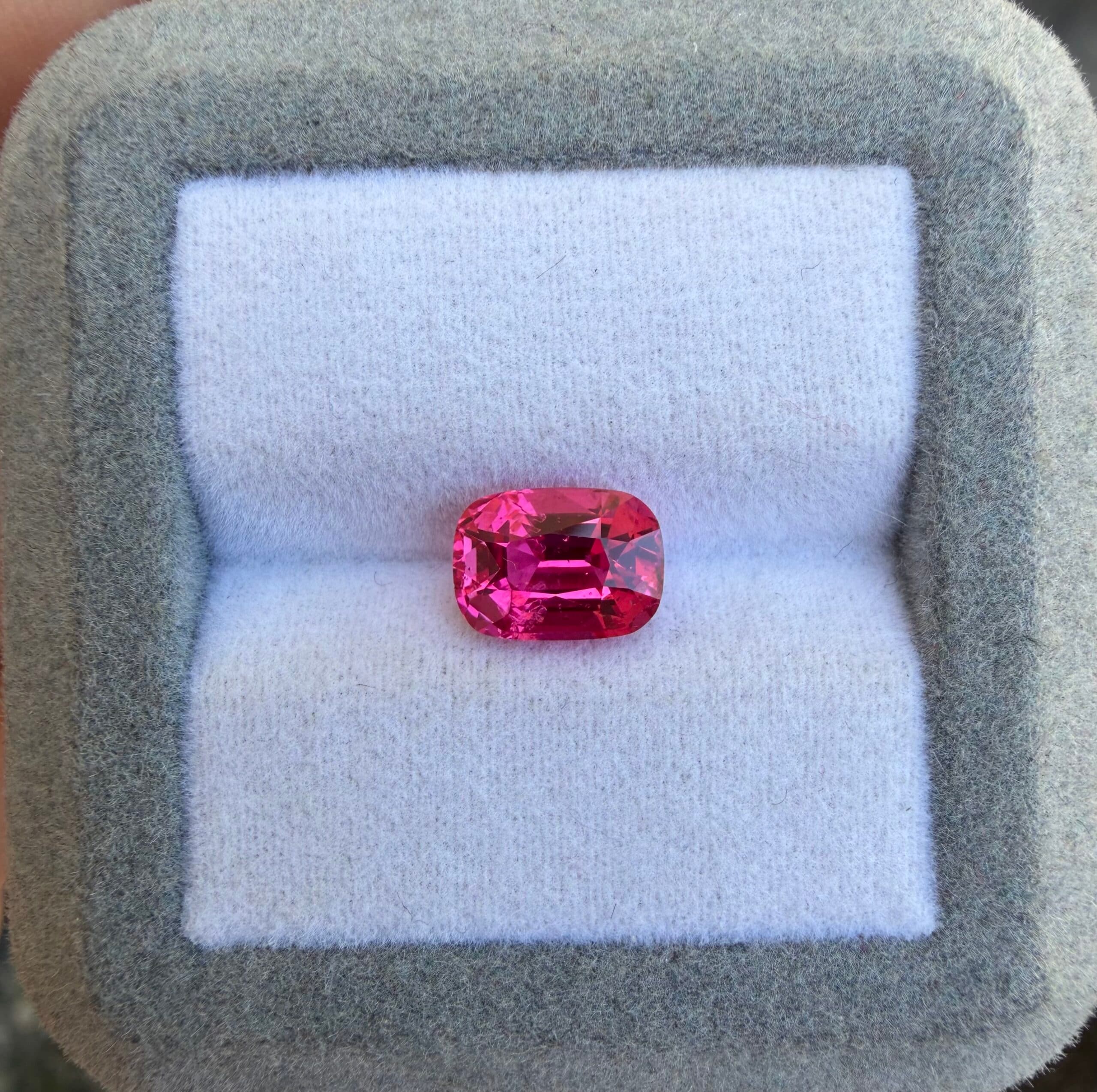 Spinelle Rose Coussin de 2,67ct - vue principale