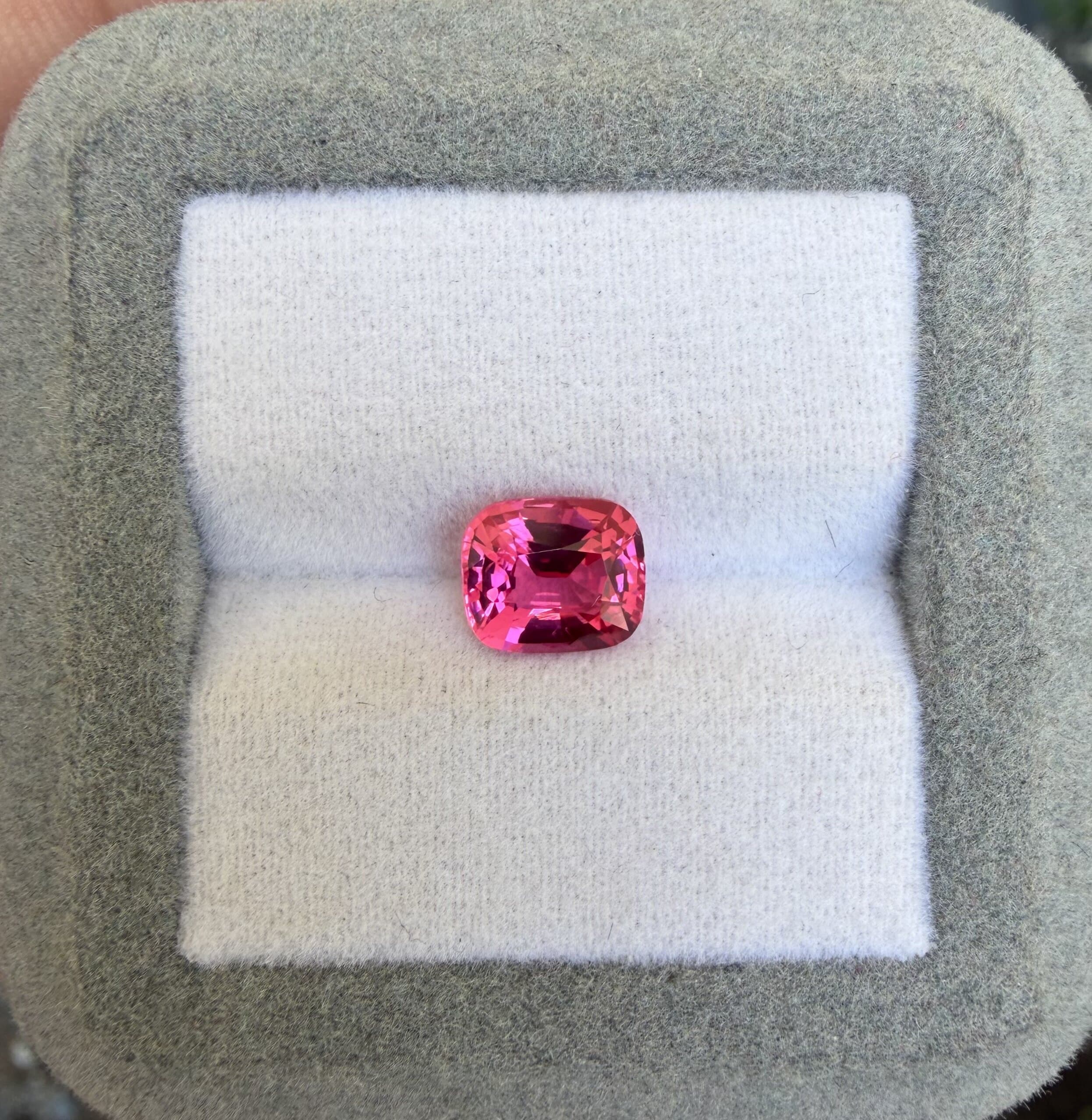 Spinelle Rose Coussin de 2,03ct