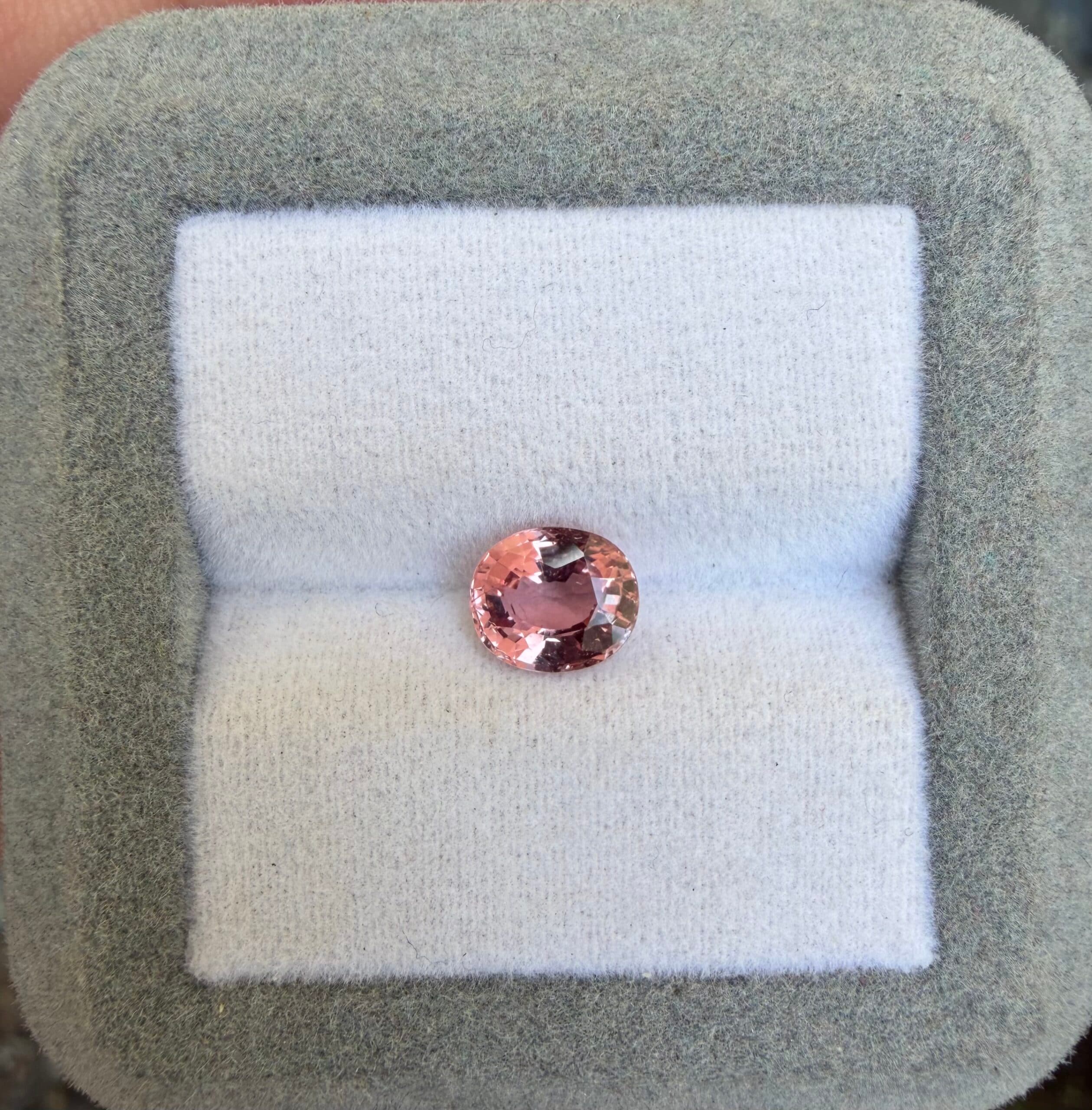 Saphir Padparadscha Ovale de 1,52ct — Madagascar (3)