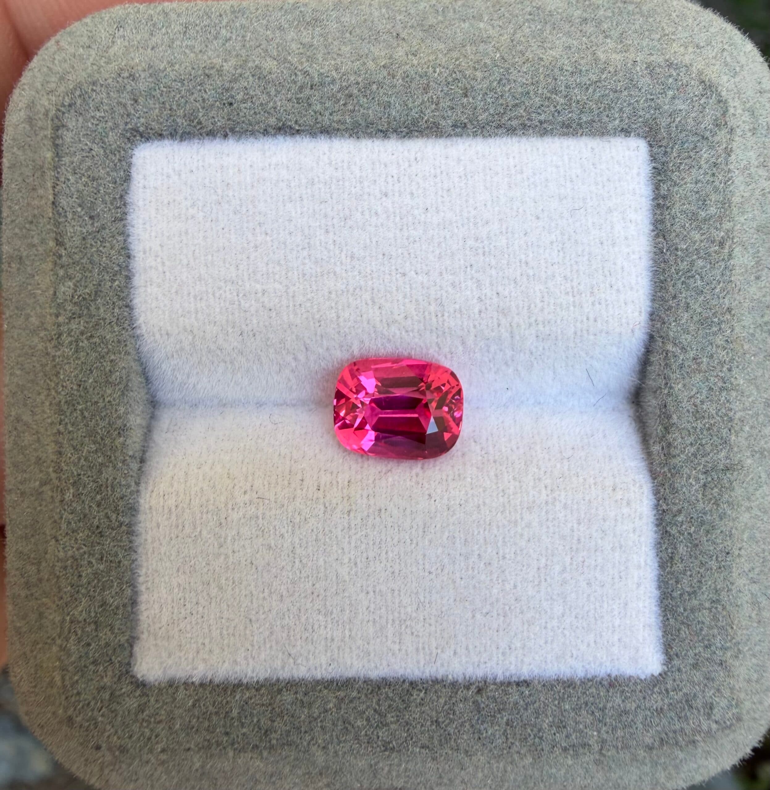 Spinelle Rose Coussin de 2,02ct