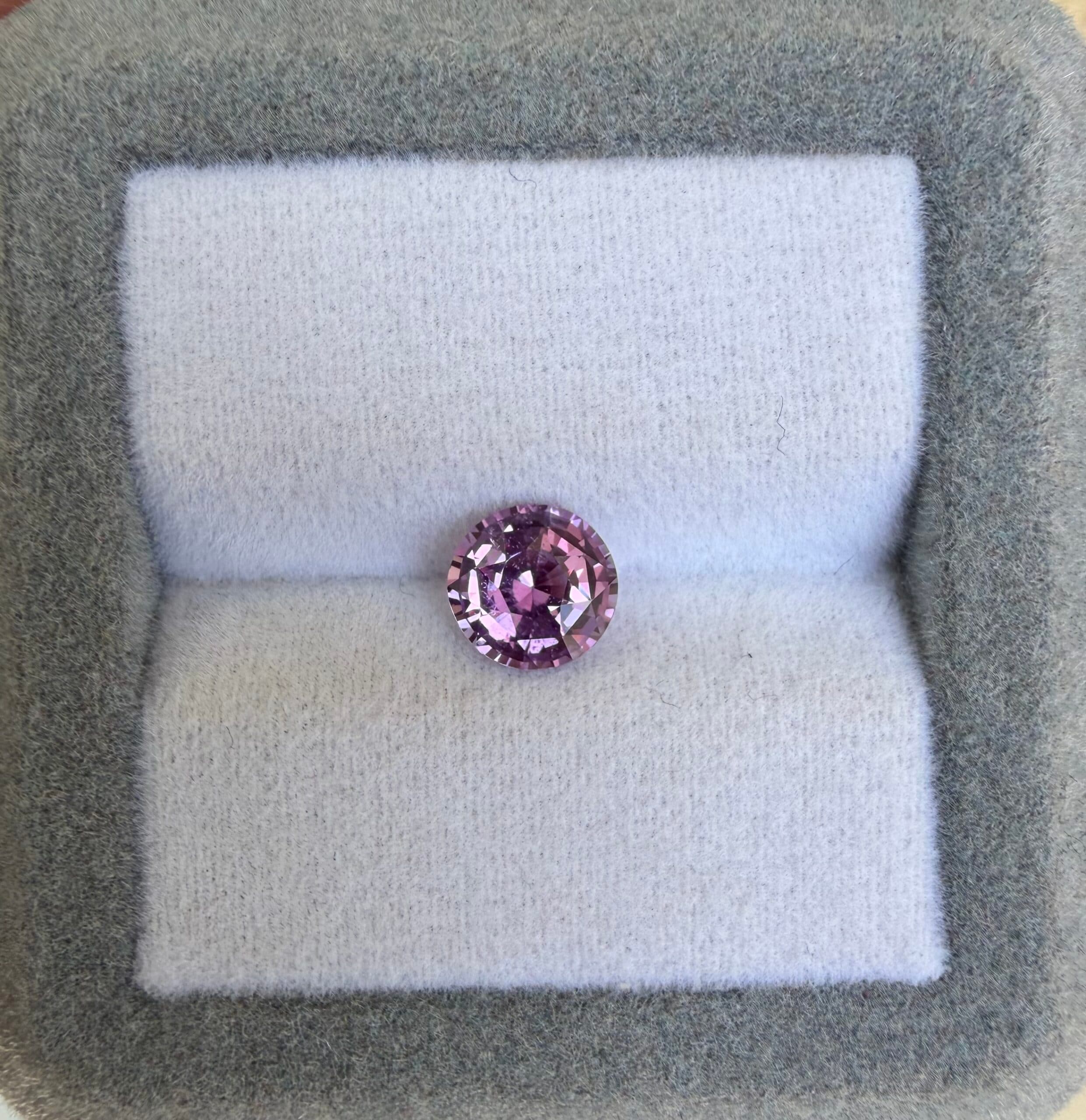 Saphir Violet Rond de 1,38ct — Non Chauffé