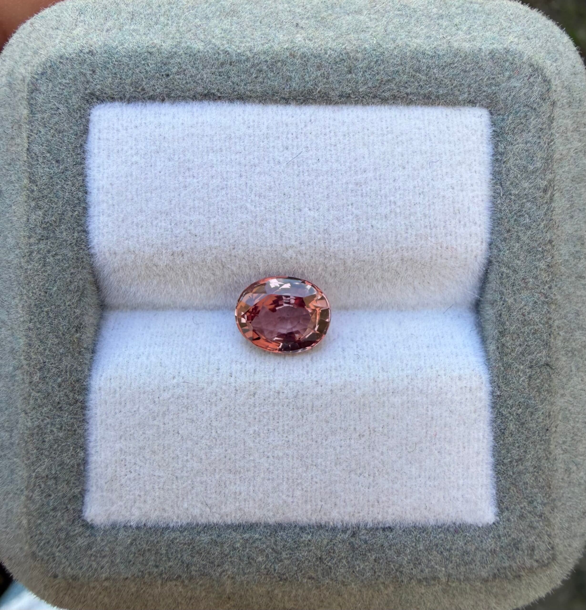 Saphir Padparadscha Ovale de 1,54ct — Madagascar