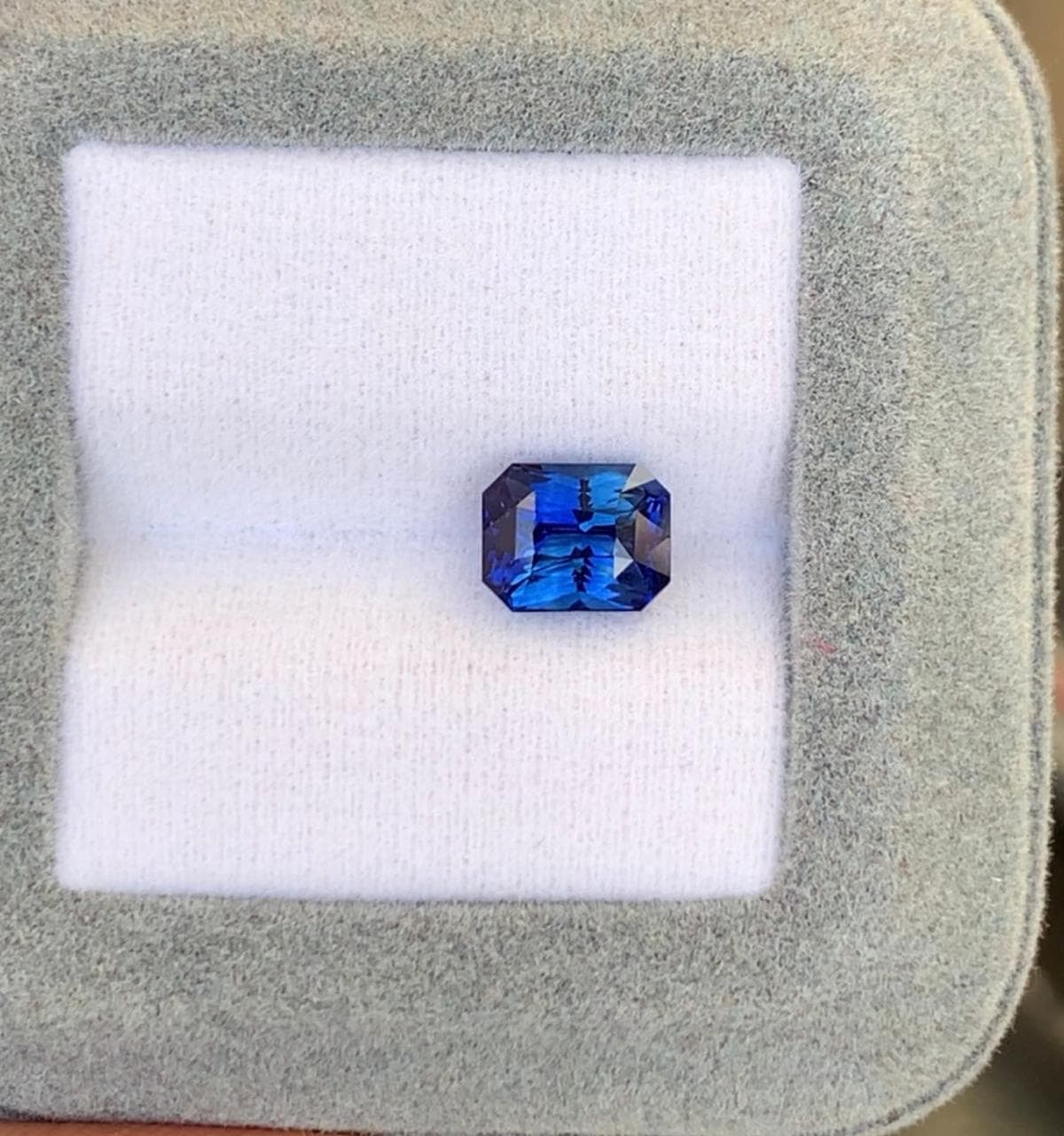 Saphir Bleu Radiant de 2,55ct — Sri Lanka