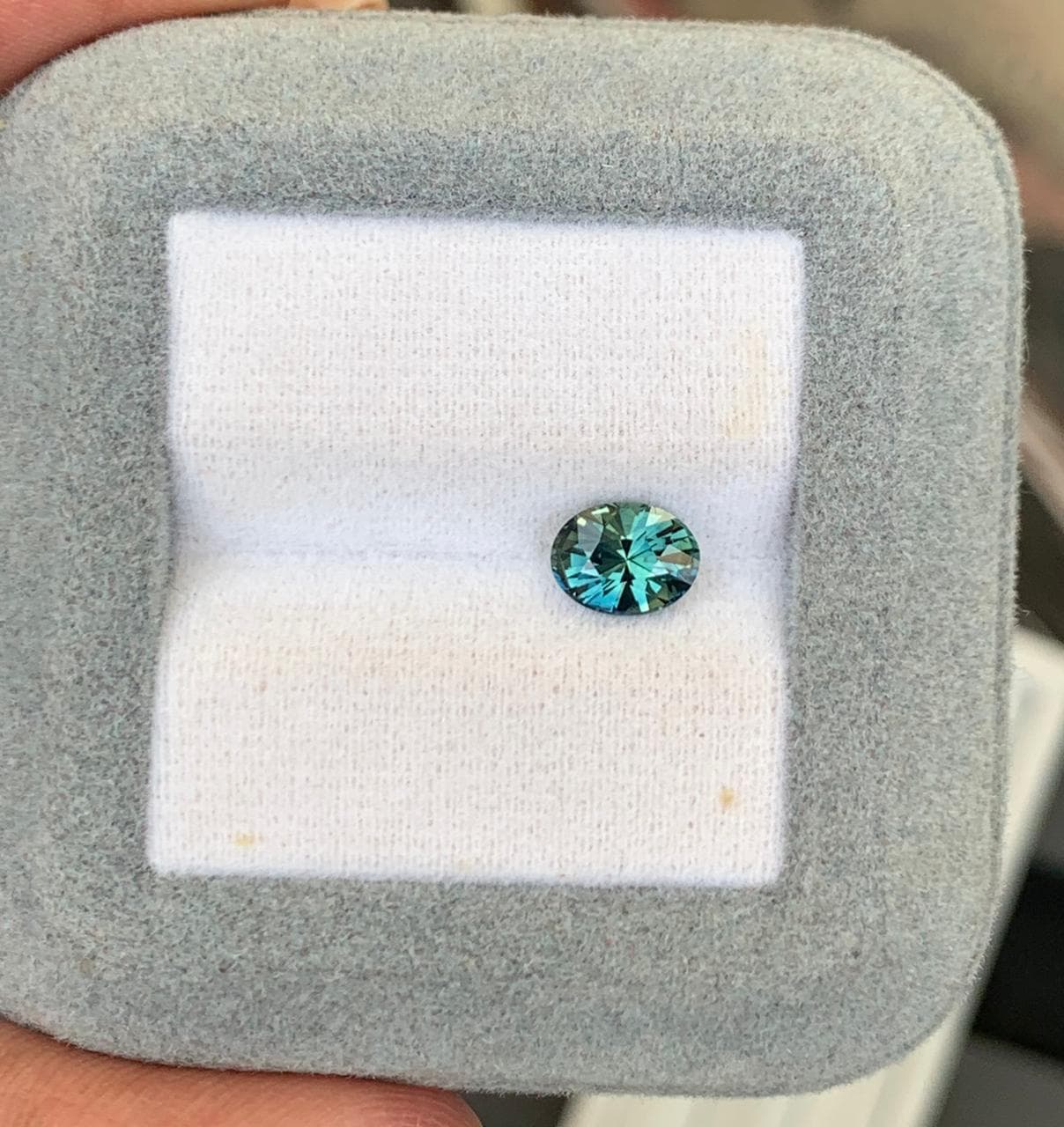 Saphir Teal Ovale de 1,25ct