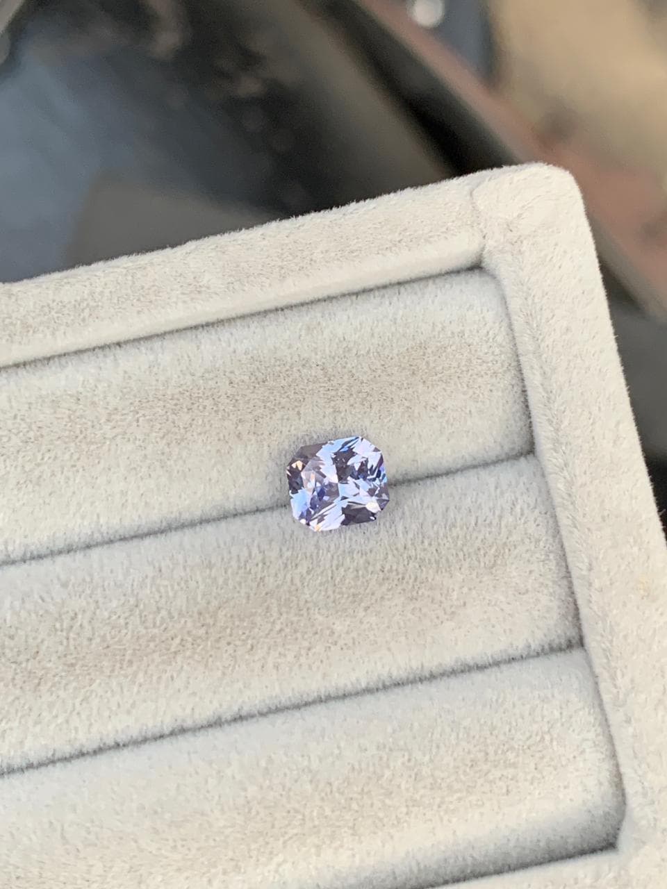 Saphir Violet Radiant de 1,50ct