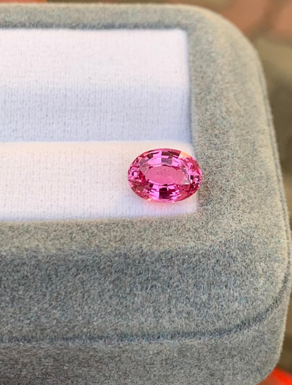 Saphir Rose Ovale de 2ct — Madagascar