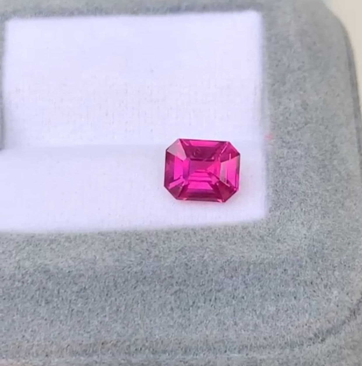 Saphir Rose Rectangle de 2,56ct