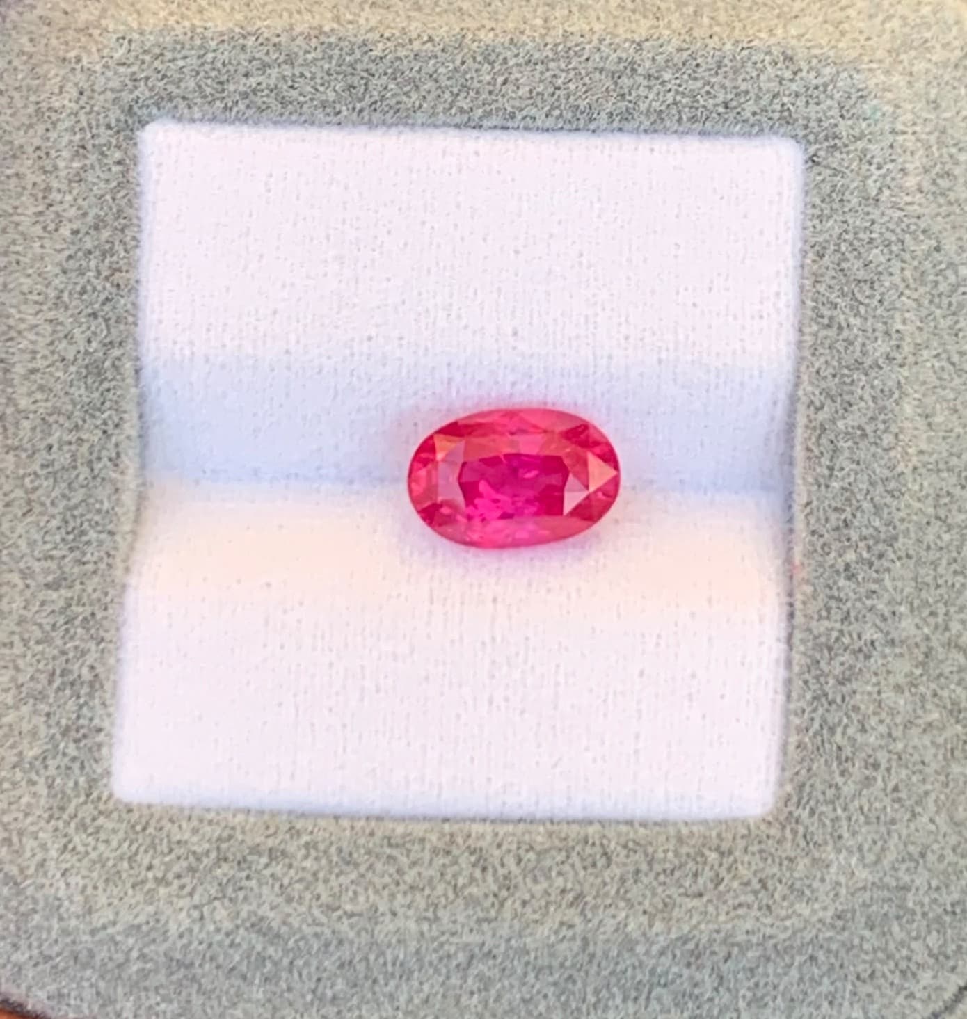 Saphir Rose Ovale de 3,02ct