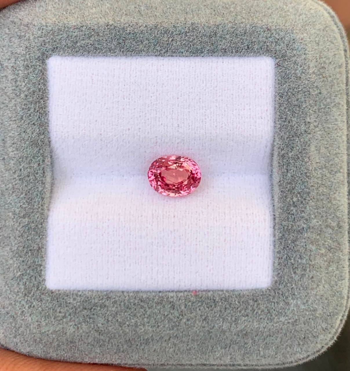 Saphir Padparadscha Ovale de 1,52ct — Madagascar, Chauffé