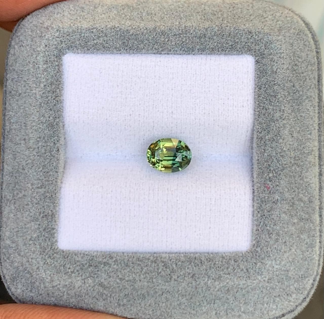 Saphir Vert Ovale de 1,52ct