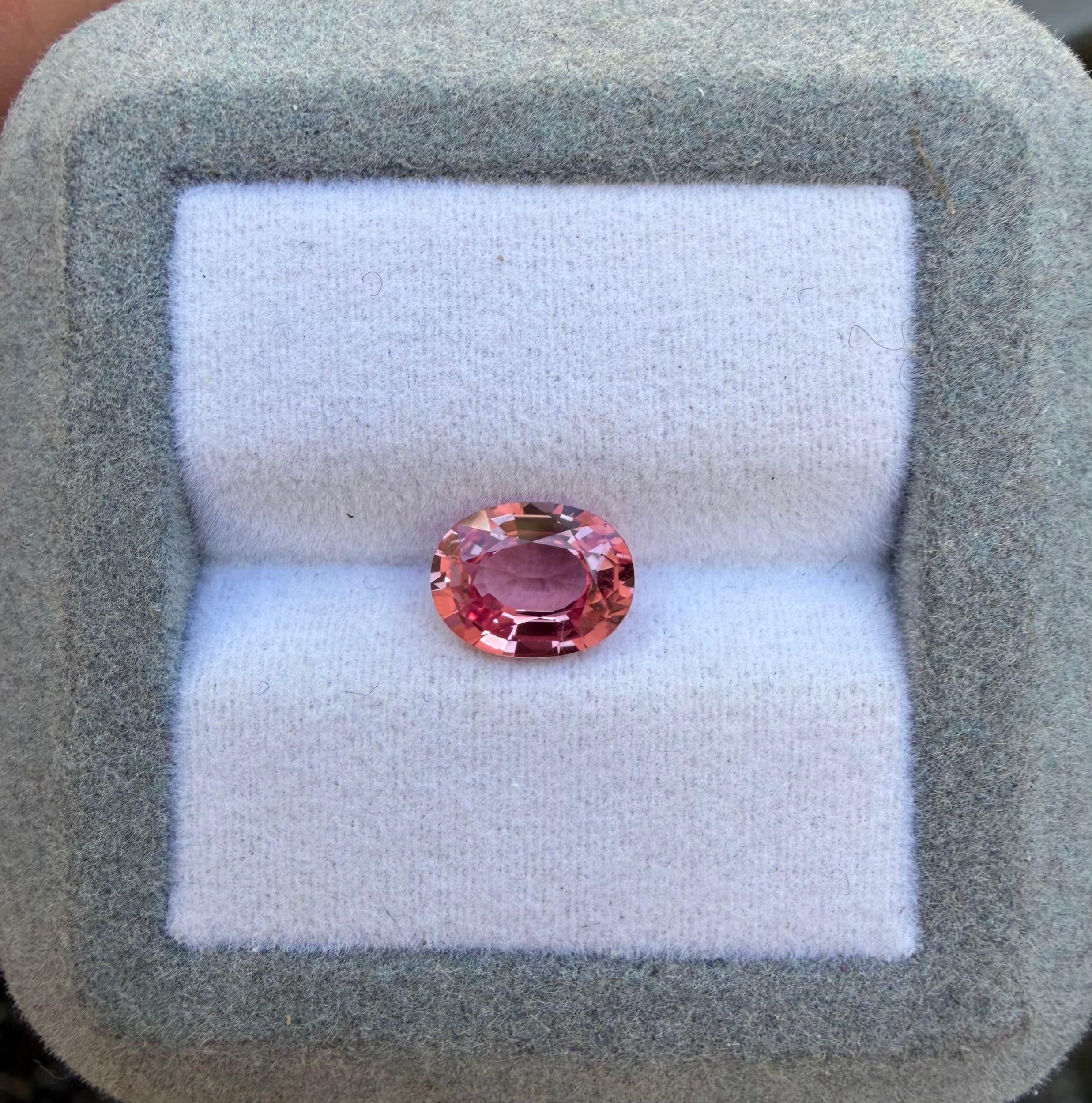 Saphir Padparadscha Ovale de 1,84ct