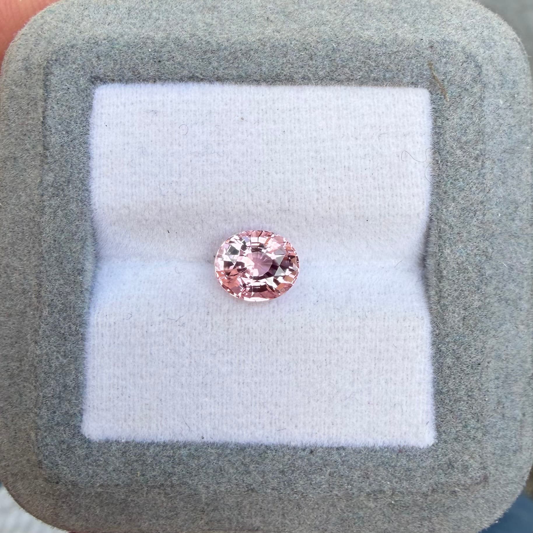 Saphir Rose Ovale de 2,07ct