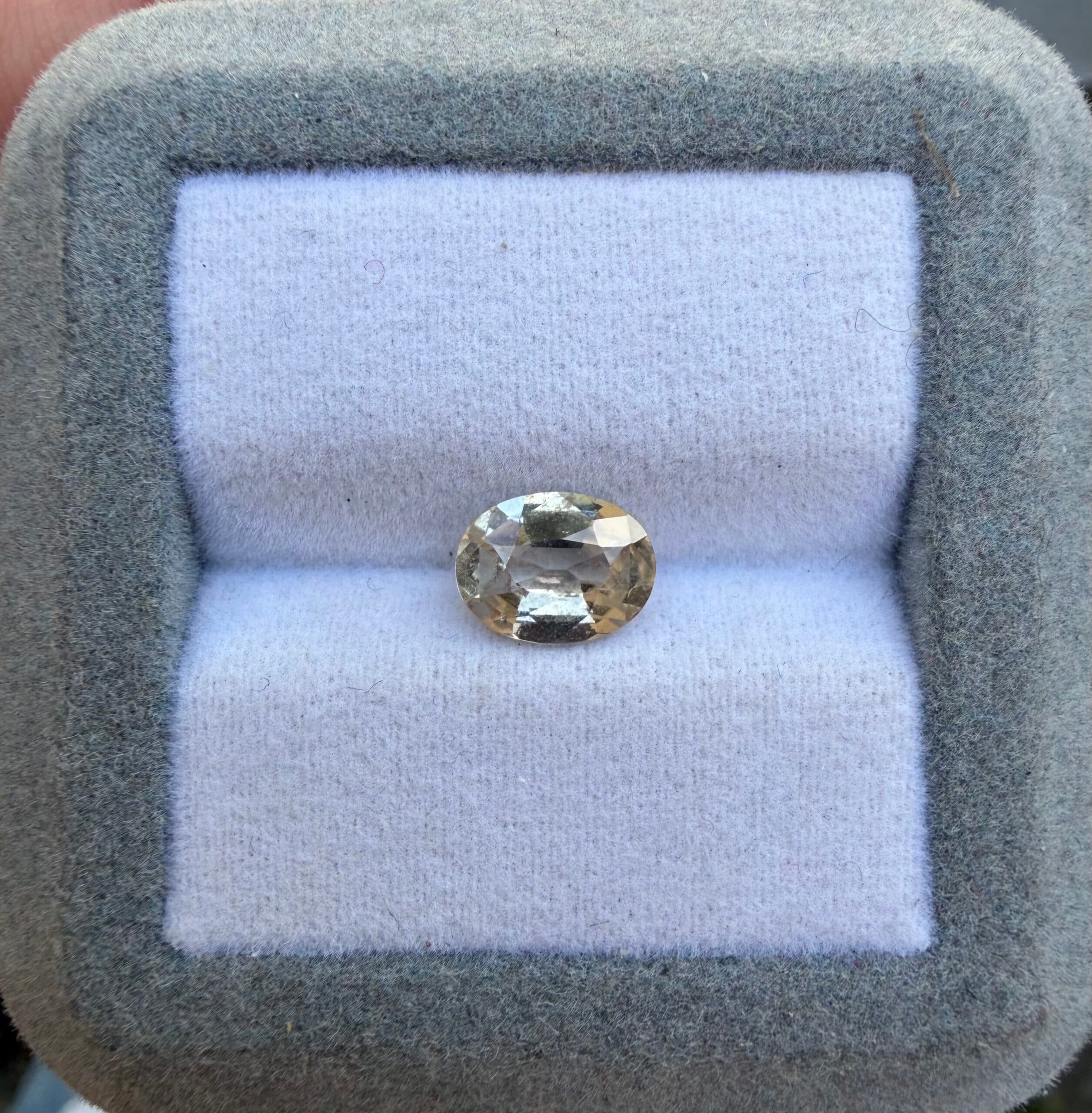 Saphir Pêche Ovale de 1,59ct