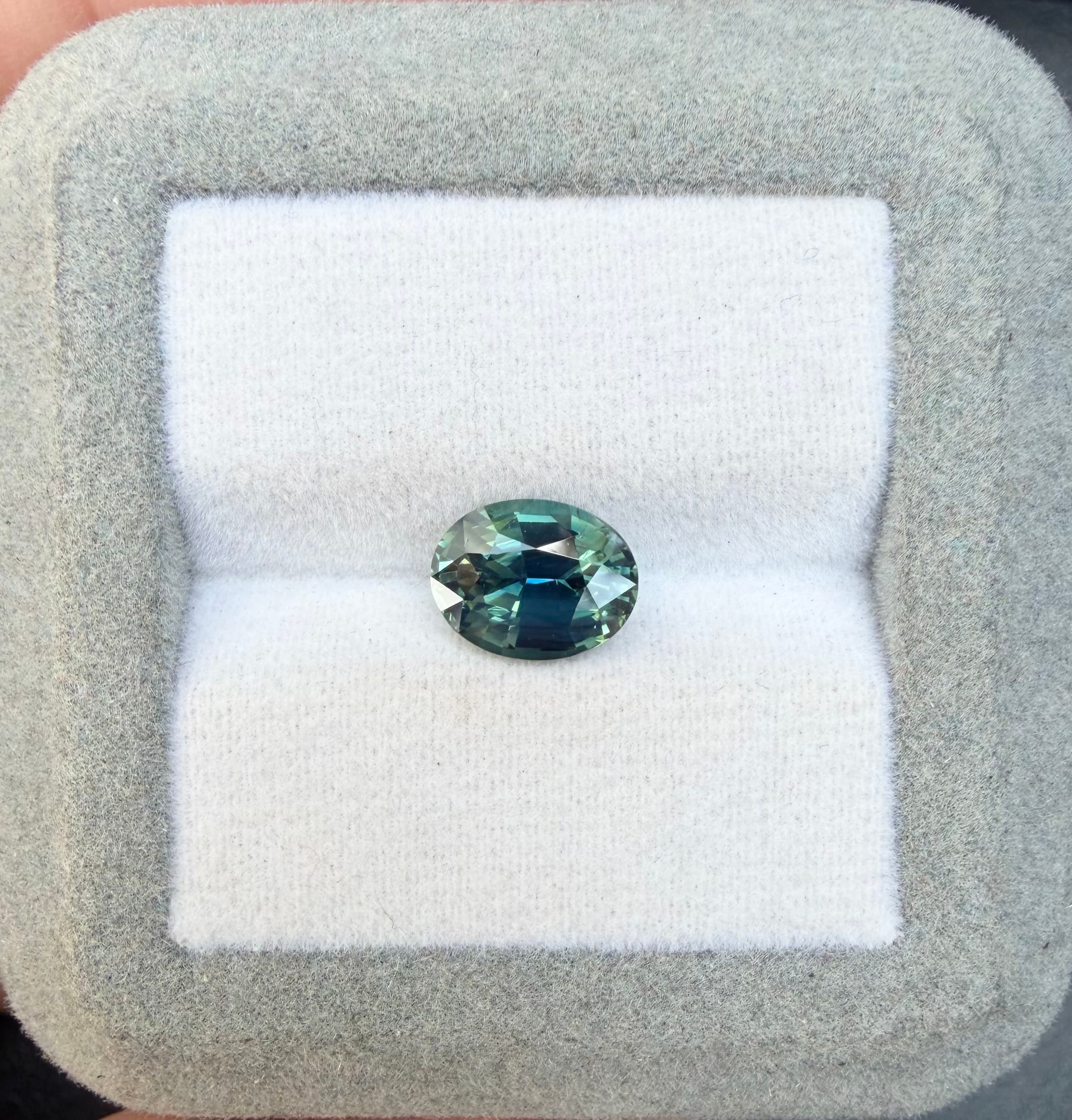 Saphir Teal Ovale de 2,53ct