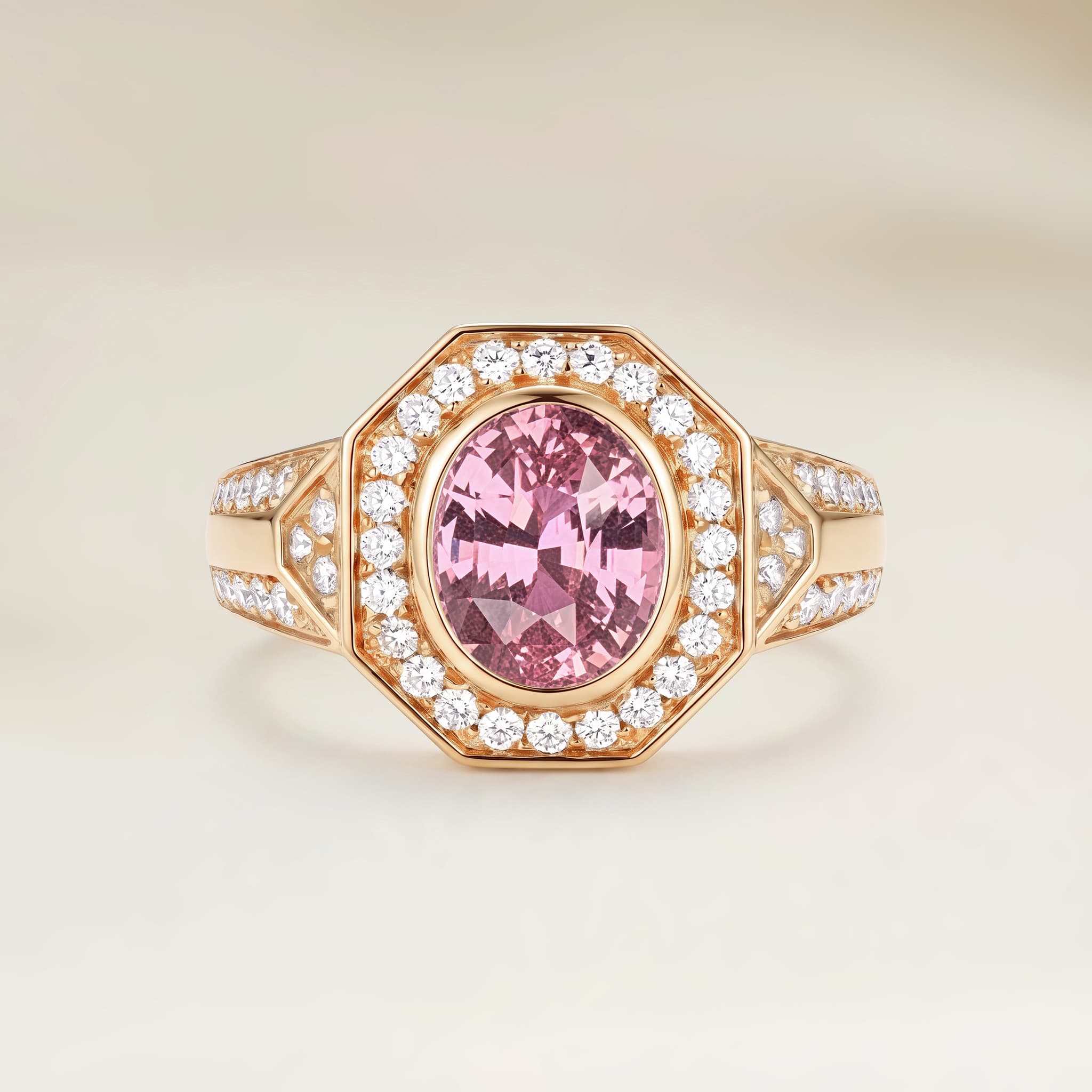 Bague Art Deco Saphir Padparadscha Ovale de 2,20ct