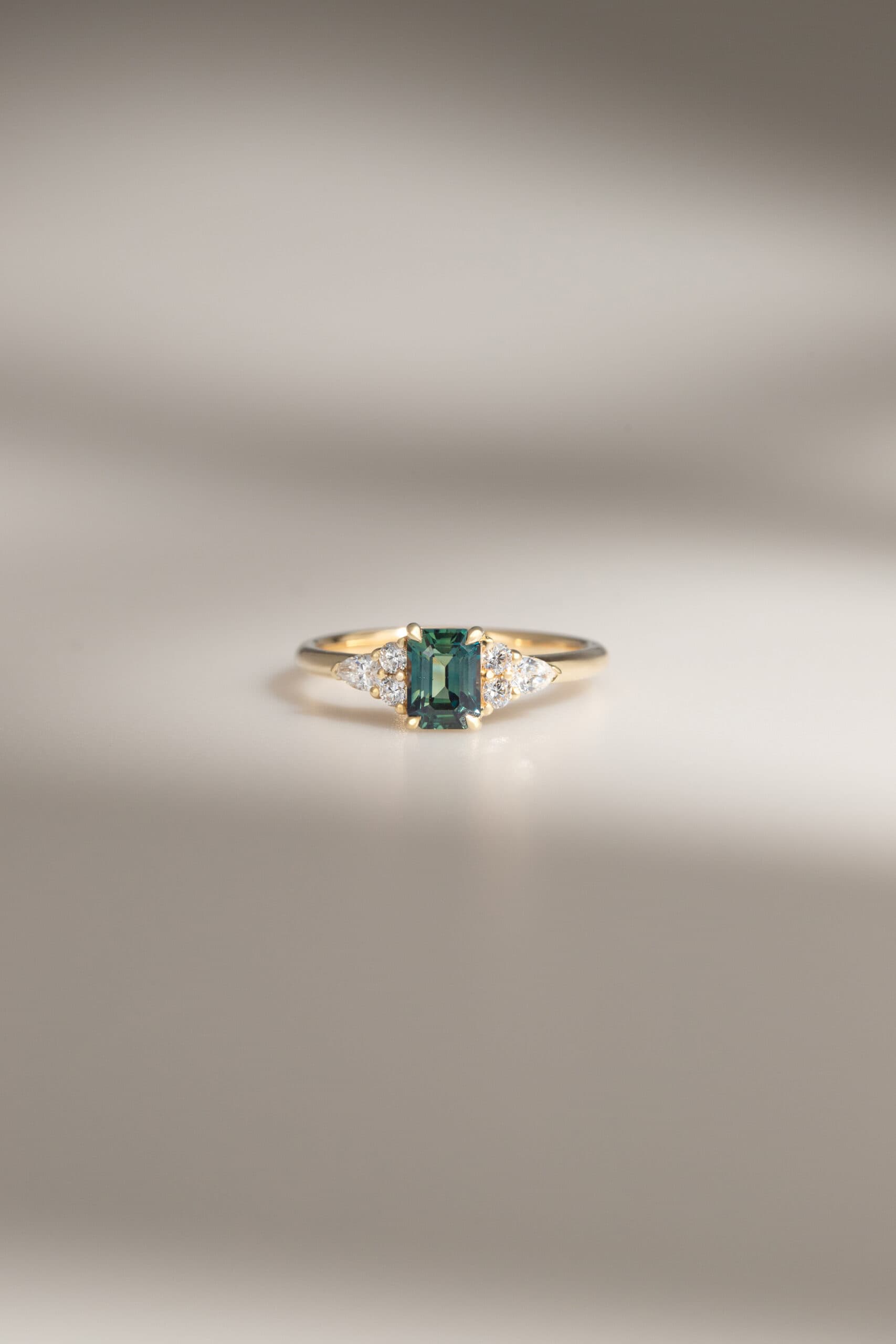 packshot bague de fiancailles saphir teal bonnot paris