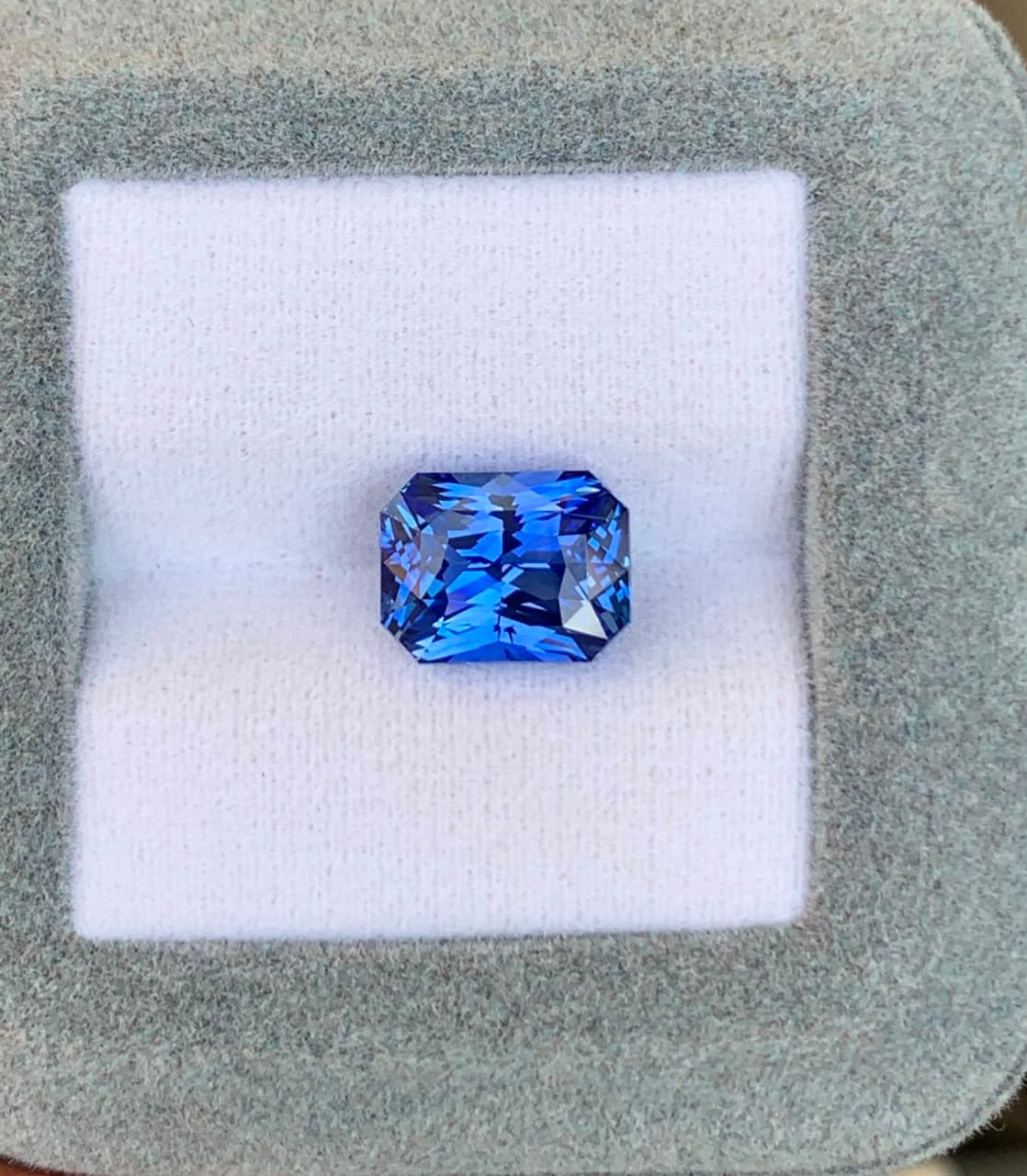 Saphir Bleu Radiant de 5,50ct