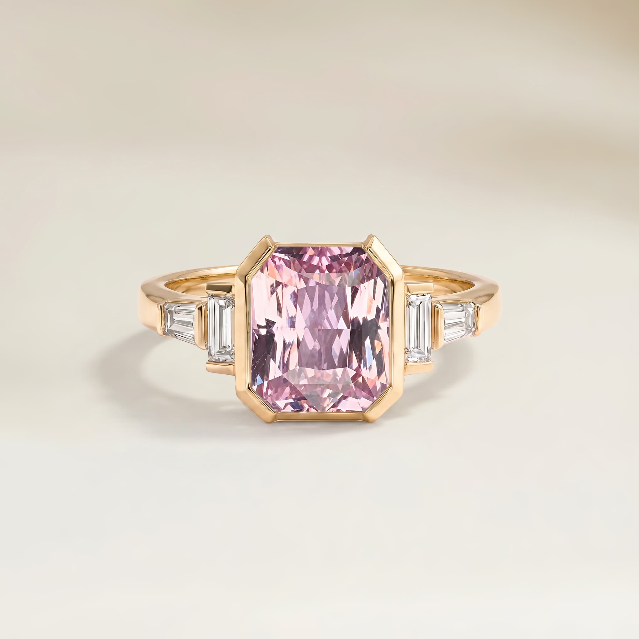 Bague Art Deco Saphir Pêche Rectangle de 1,09ct
