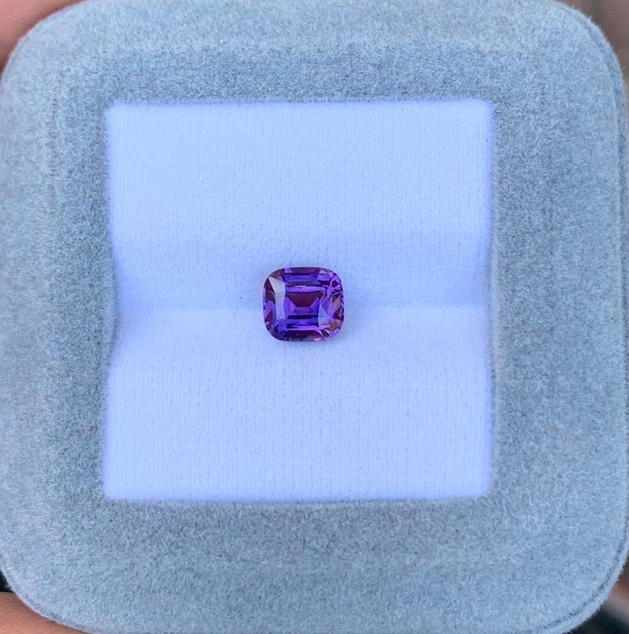 Saphir Violet Coussin de 1,64ct